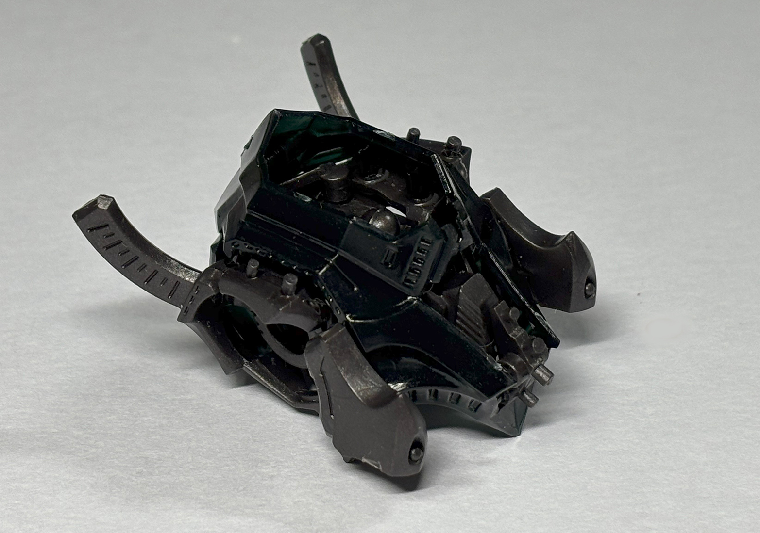 フレームをPSの装甲で覆っていく