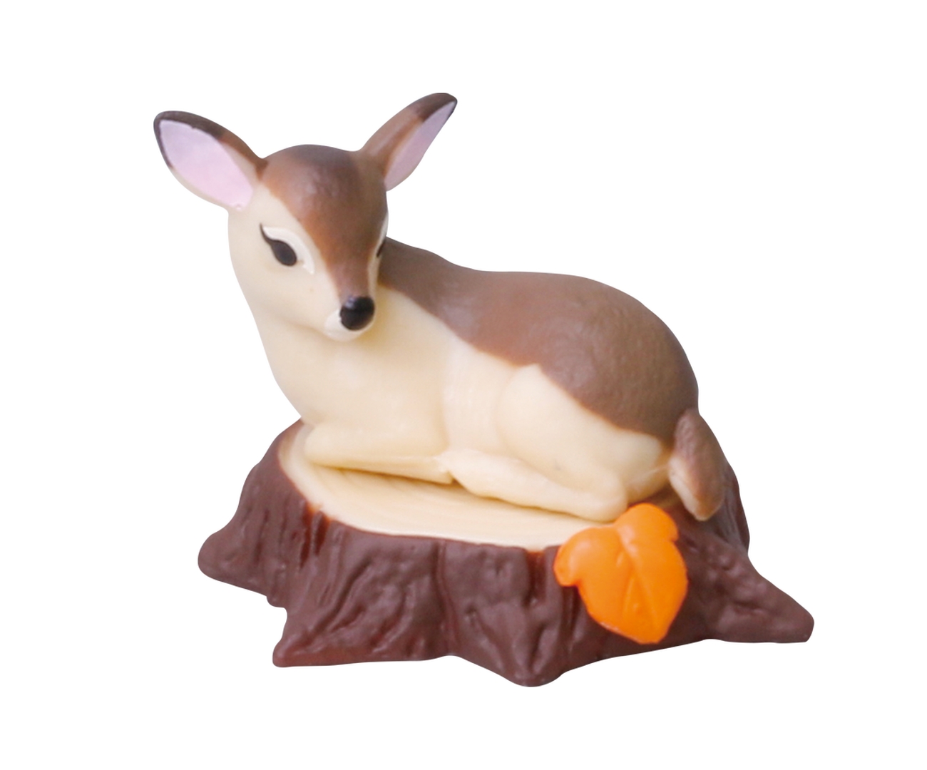 子ジカと切り株（もみじ）