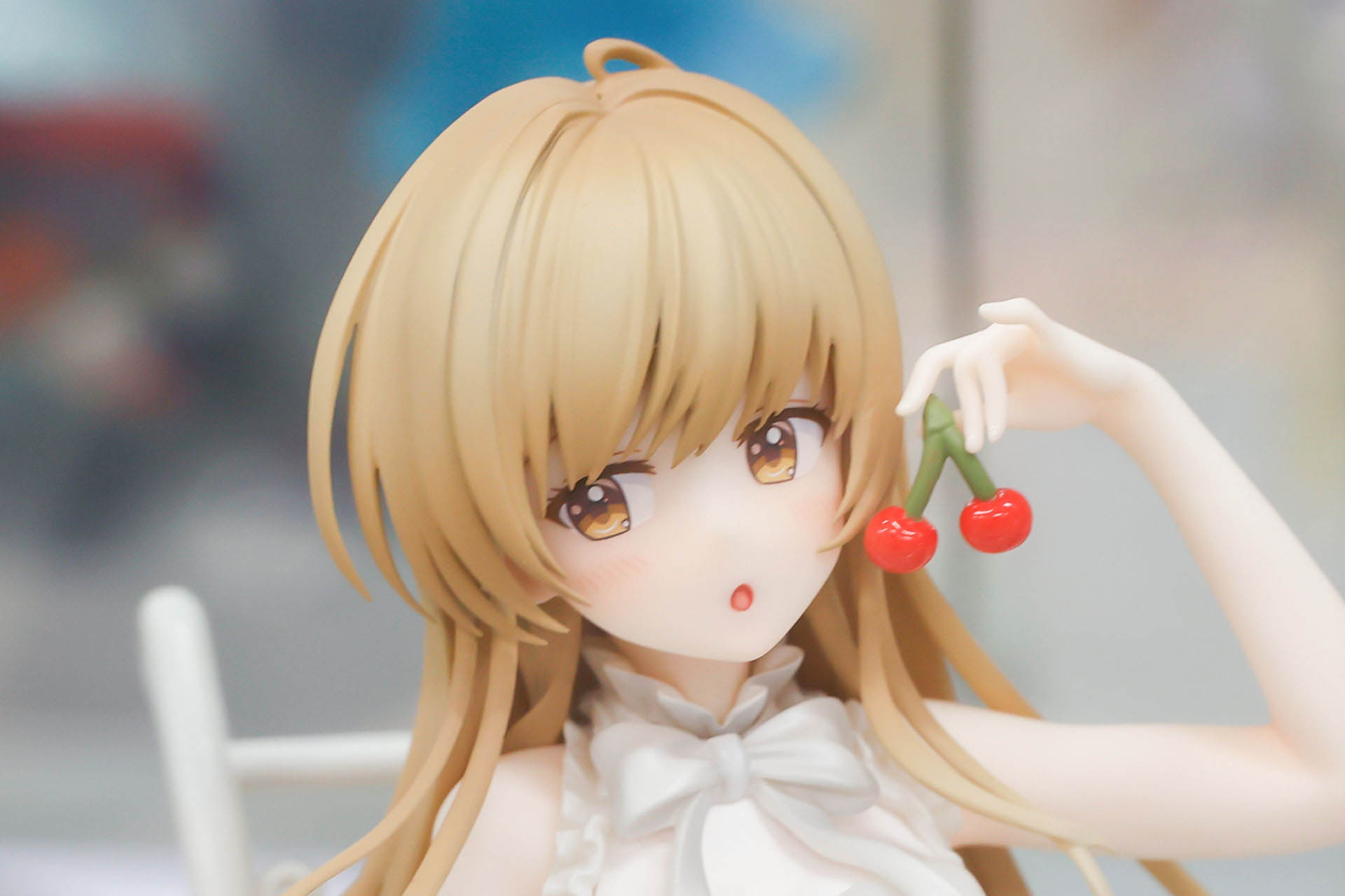 何を見つめているのか気になる!?