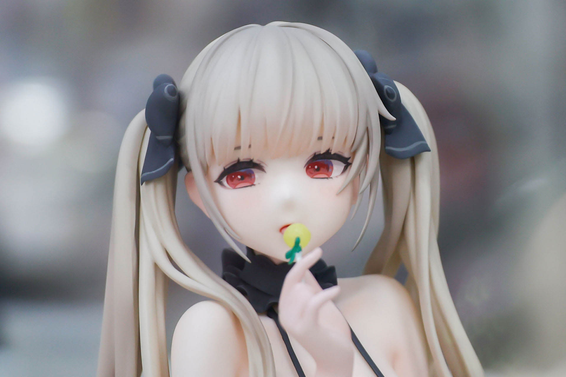 赤い大きな瞳が特徴的だ