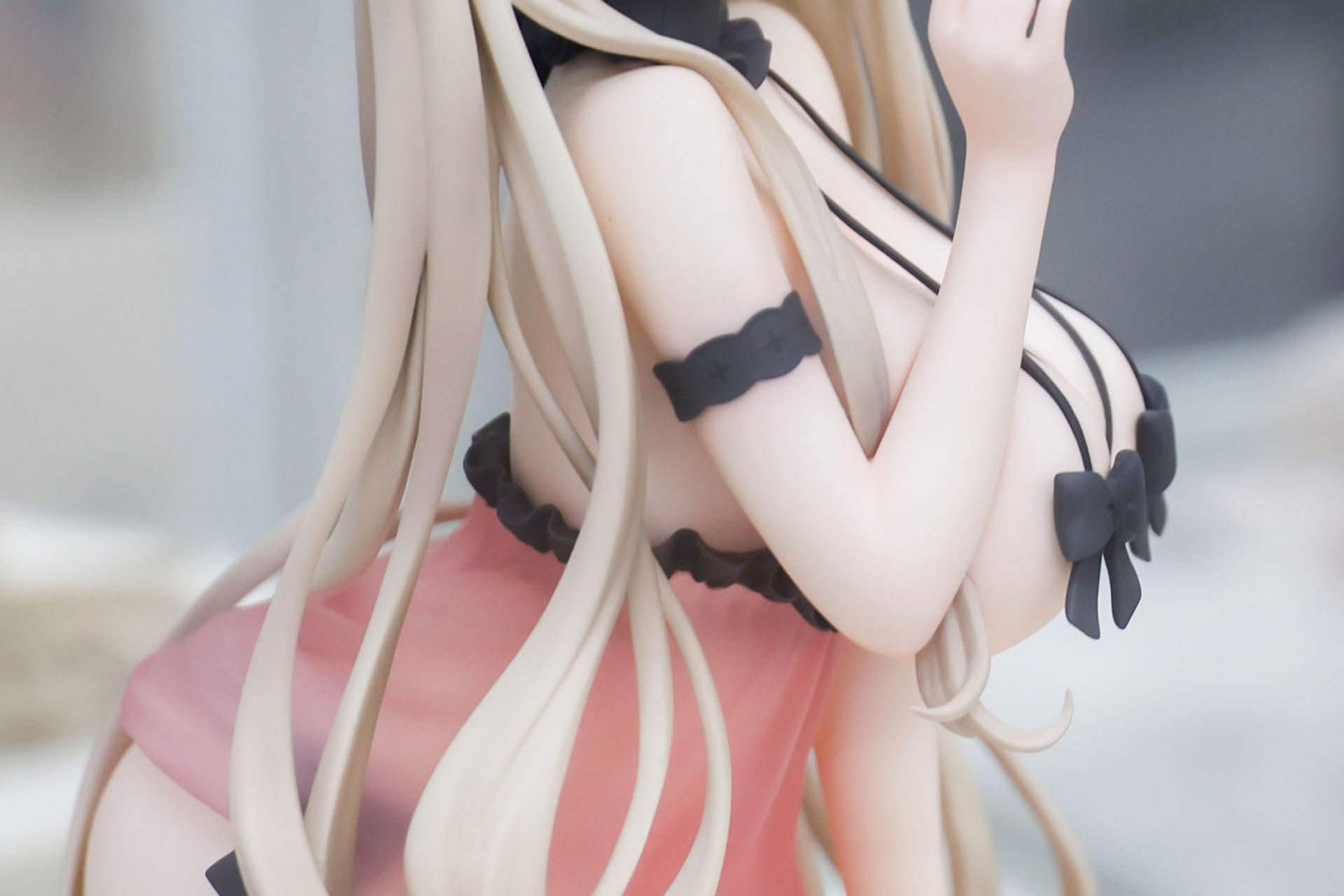 様々なところに黒いアイテムを身につけている