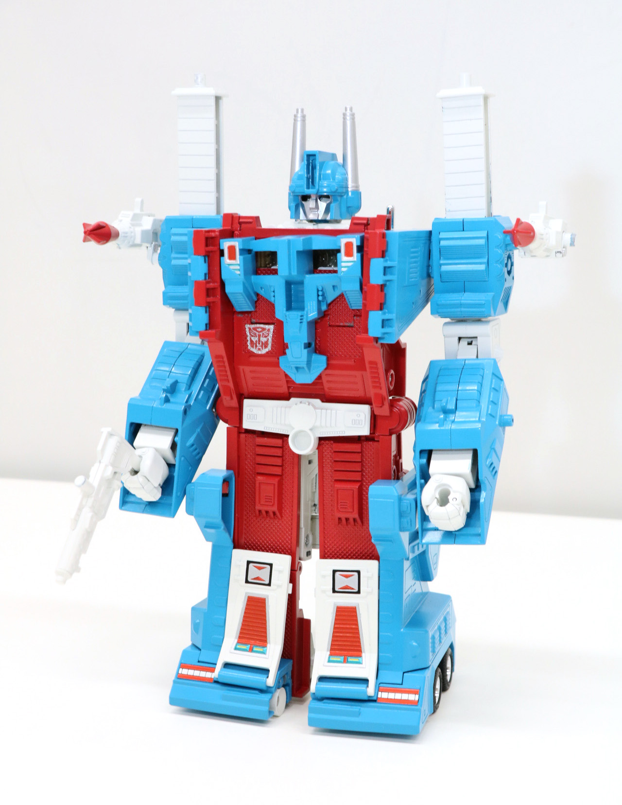 豊富なプレイバリューを誇る「ウルトラマグナス」が最新技術とノスタルジーを詰め込んだ令和最新玩具になって再び登場