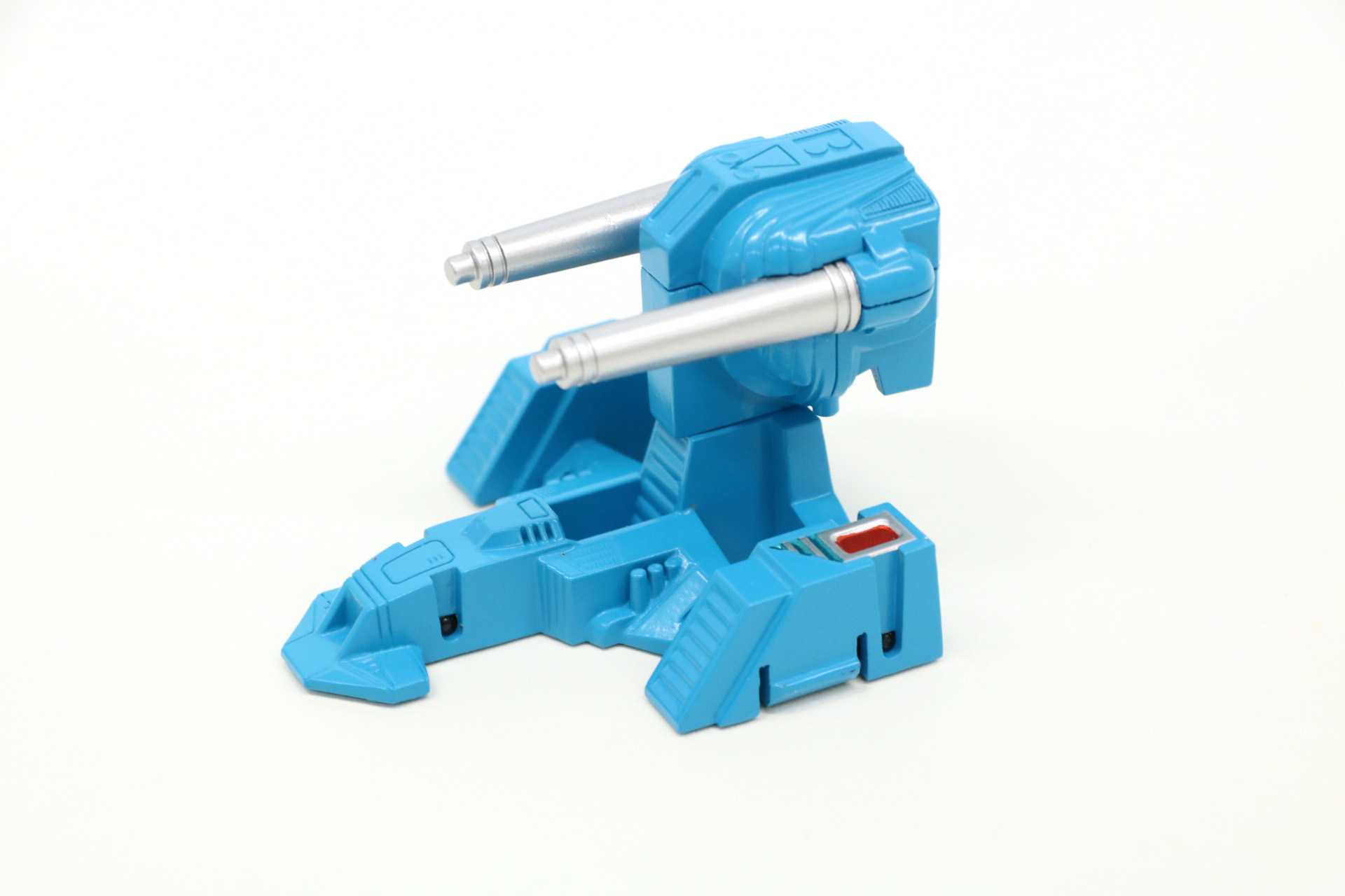 旧ダイアクロン「パワードコンボイ」にあったプロテクターマシーンも再現