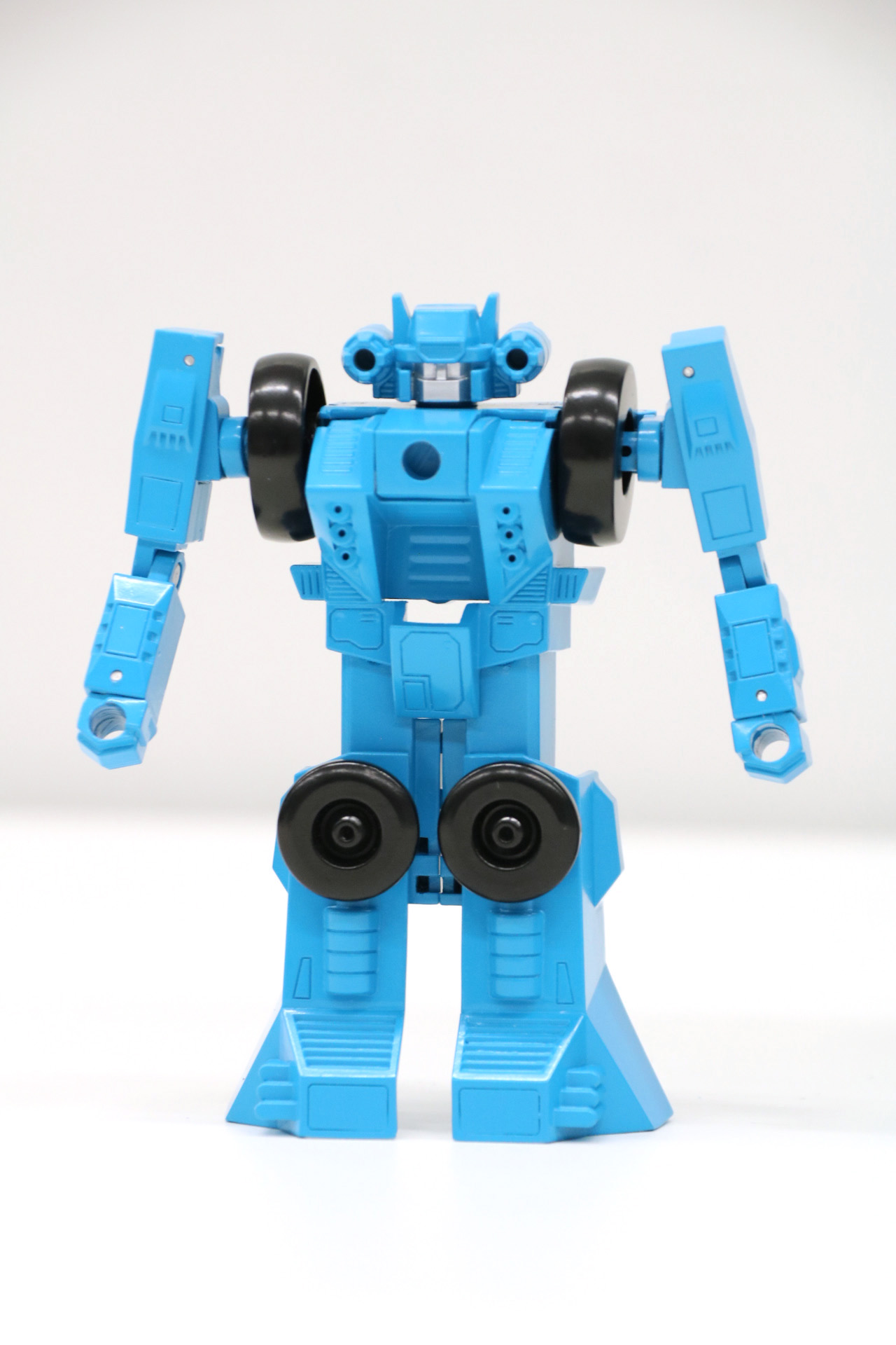 完全変形仕様でバギーからロボットモードへトランスフォーム