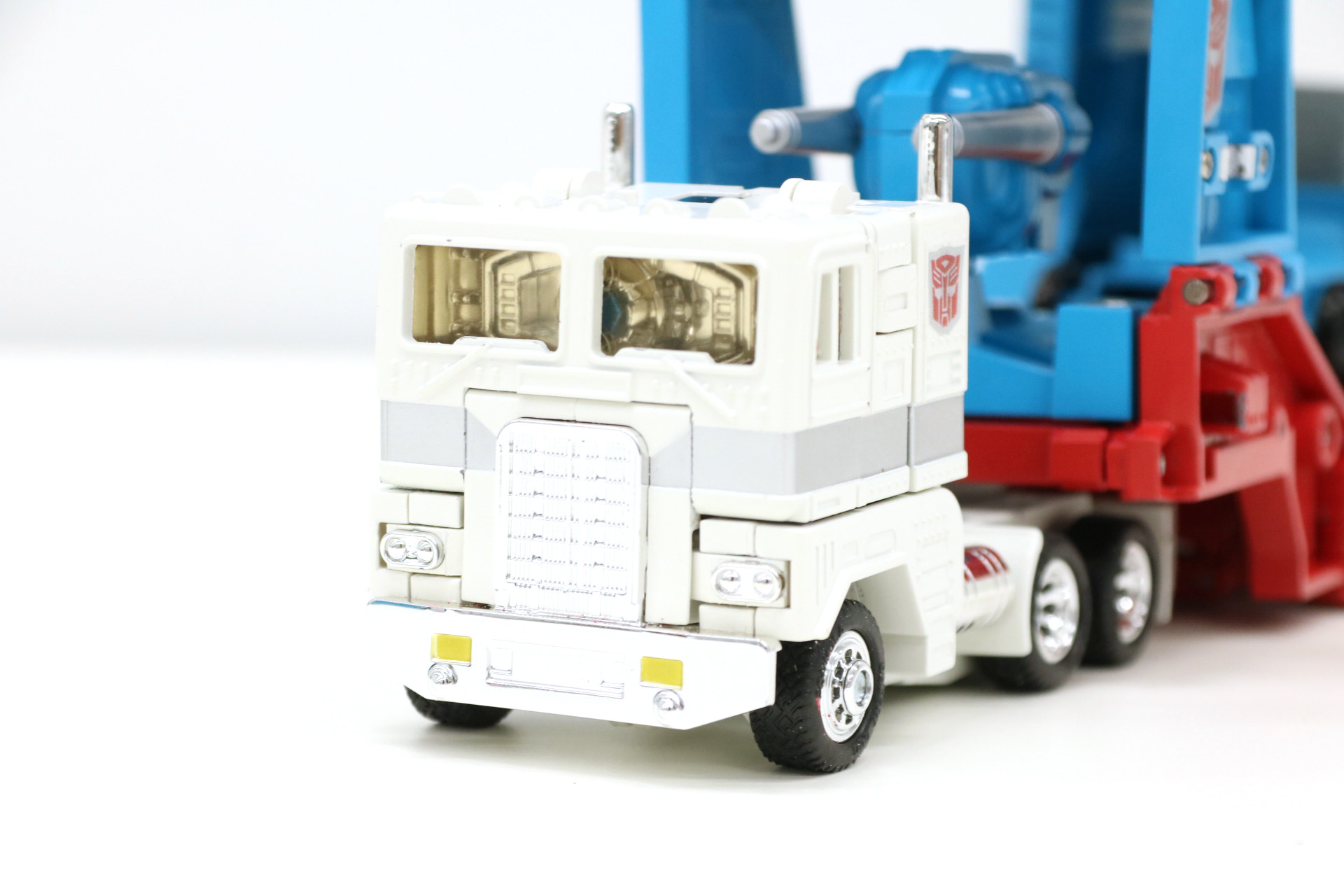 キャリアーカーにバギーなどの積載ができ、積み下ろしアクションも可能