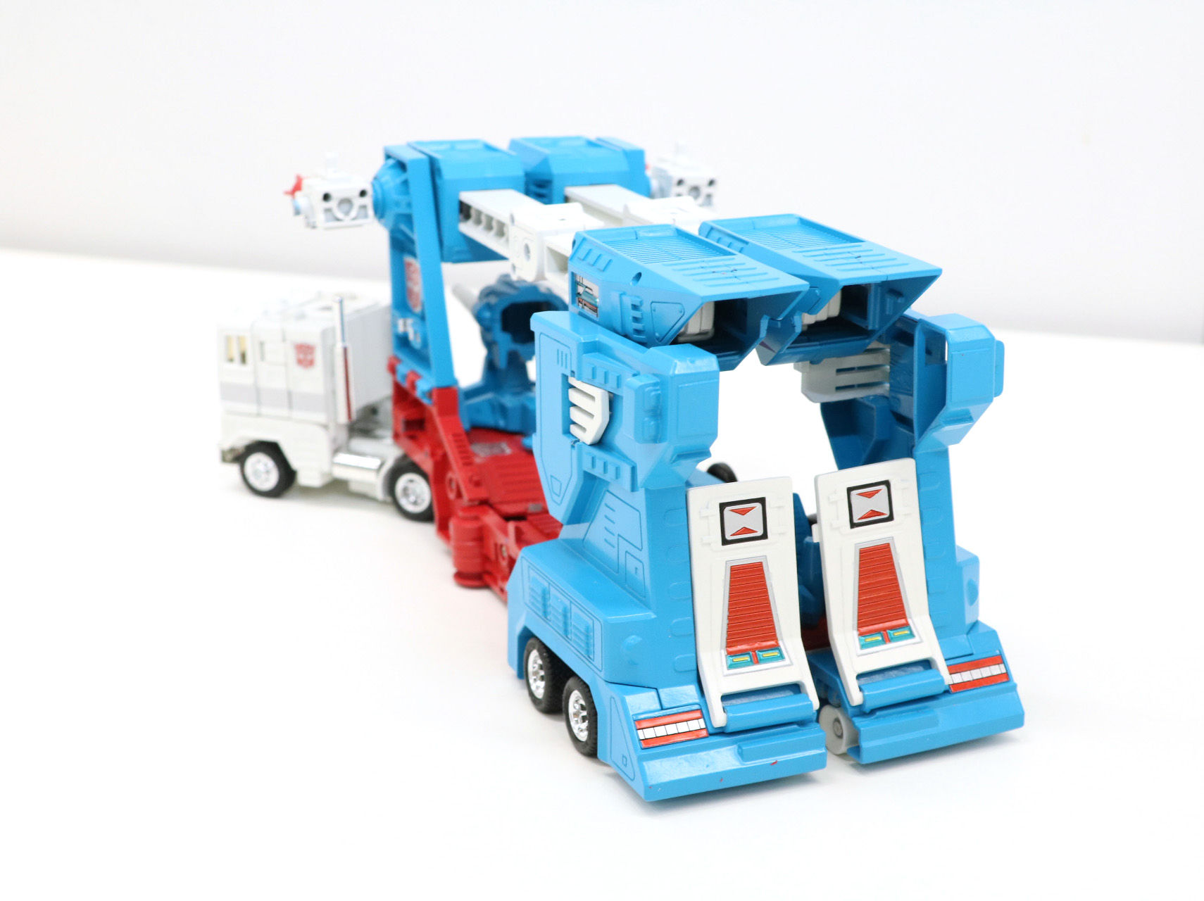 キャリアーカーにバギーなどの積載ができ、積み下ろしアクションも可能