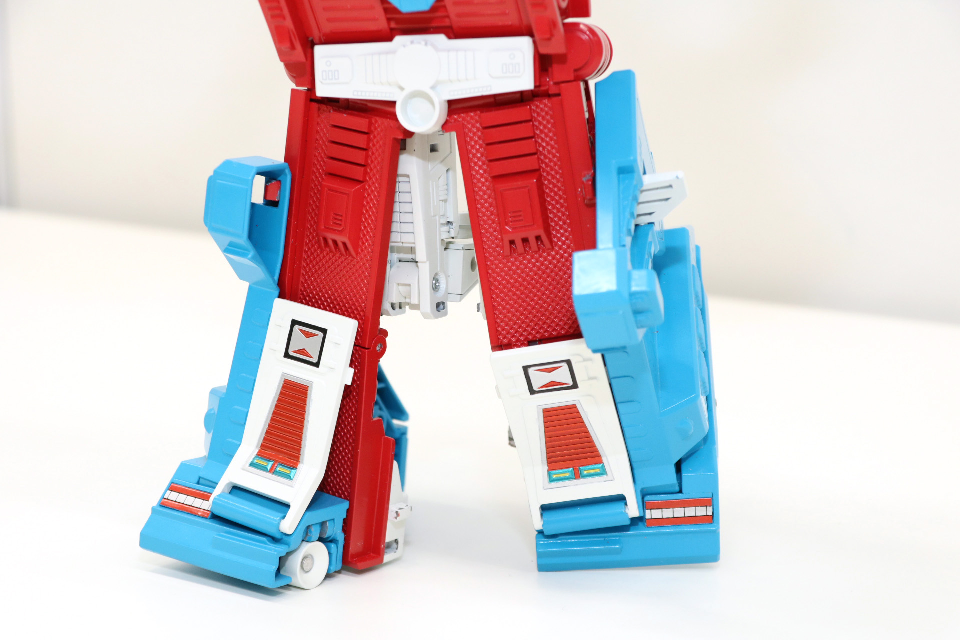 ハンドパーツには指先が開く可動が追加されている