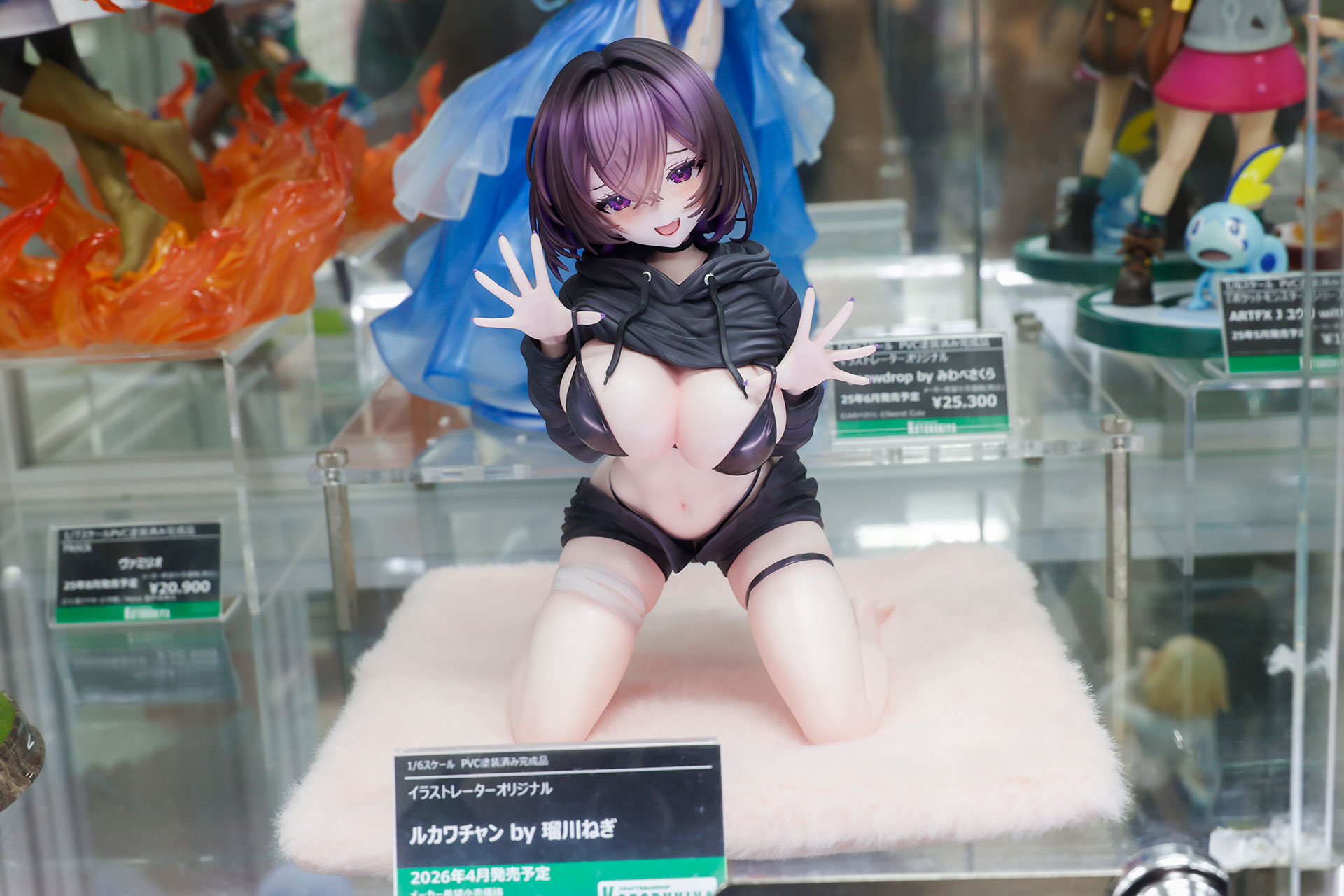 フィギュアの素材はPVCとABSで、台座部分を含む全高は約190mmだ