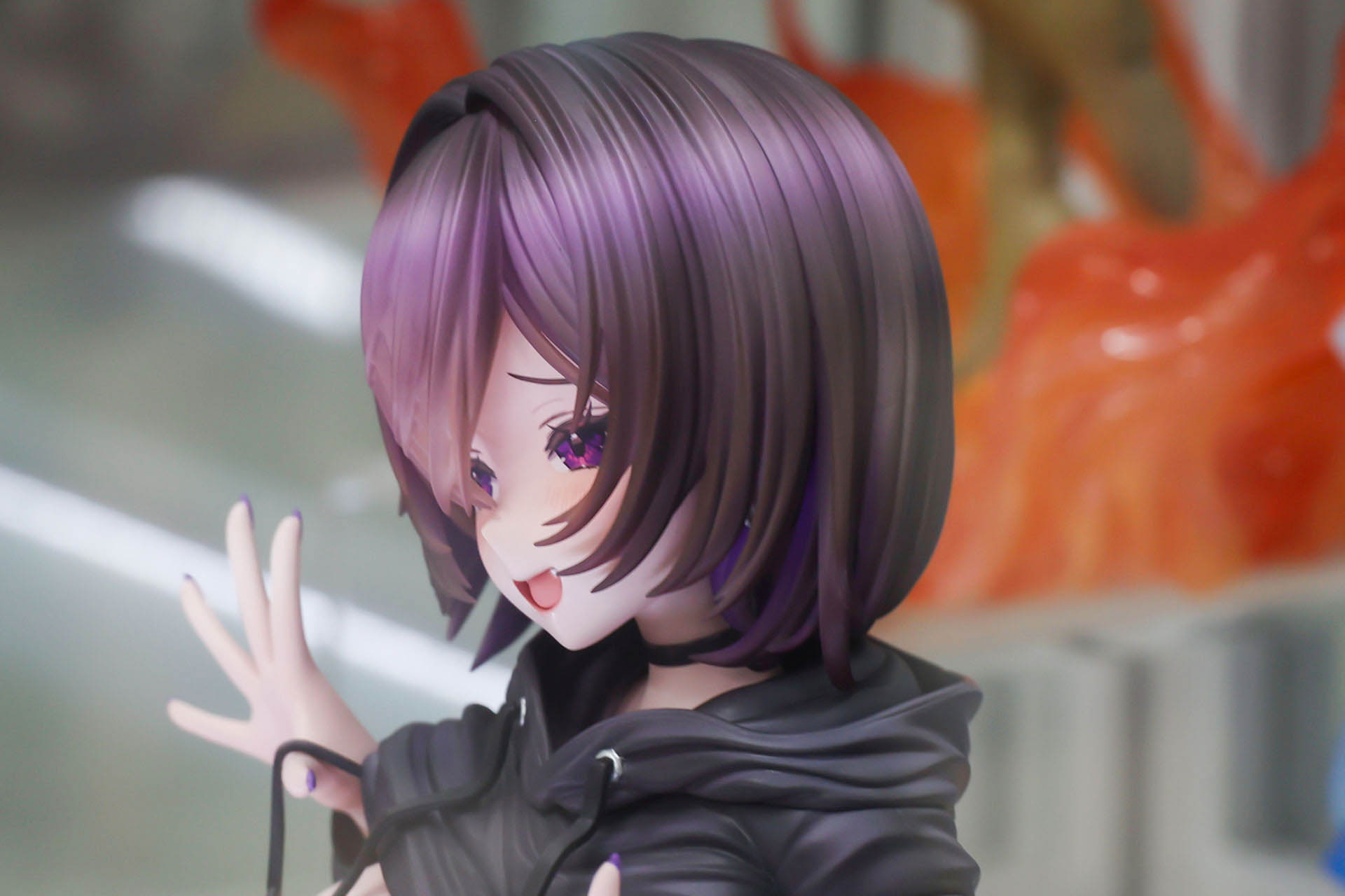 髪はキューティクルが光っているような色合いだ