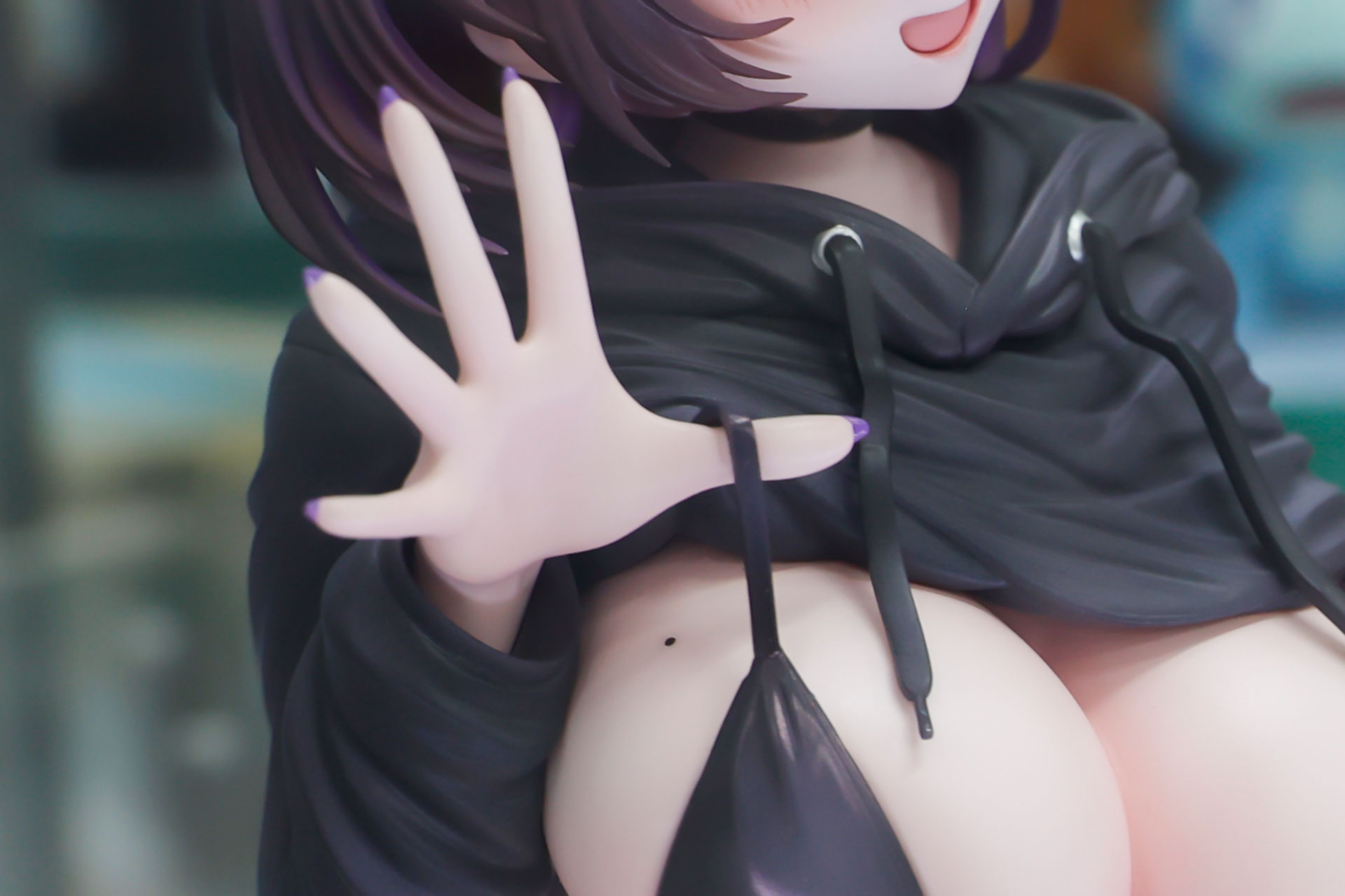 胸のホクロもバッチリ再現!?