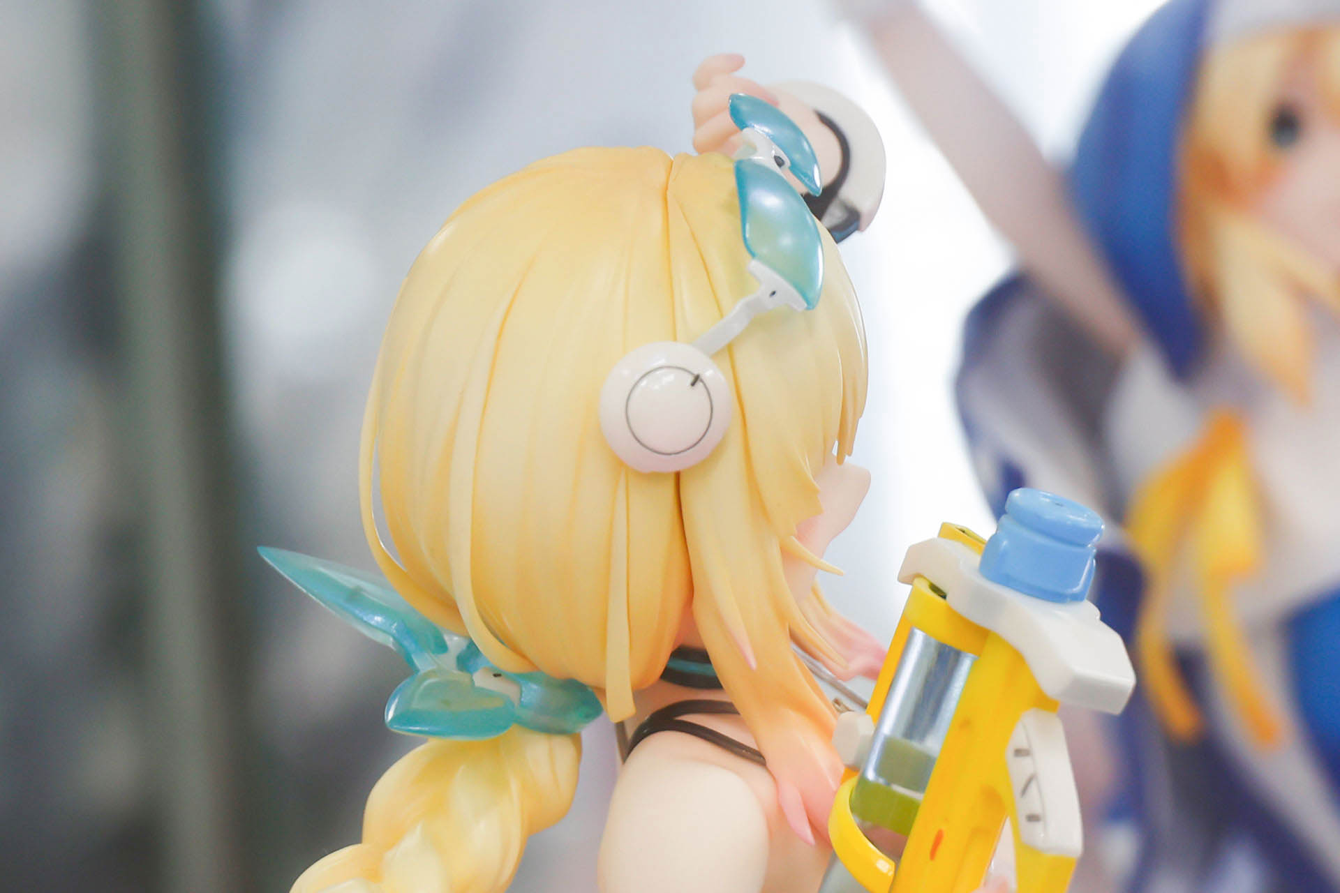 髪をまとめている部分など細かいアクセサリー類も再現されている