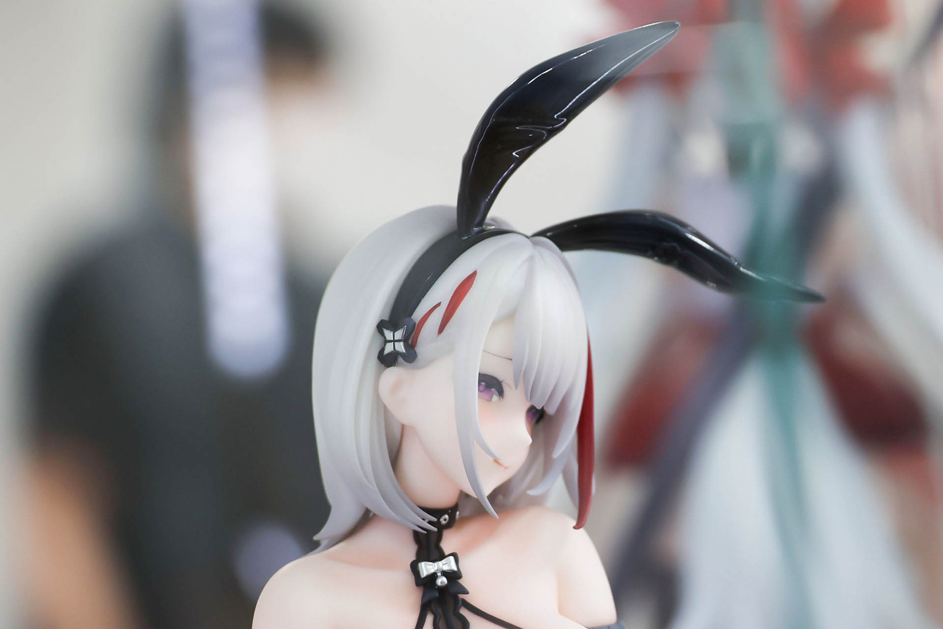 片耳だけ出しており、顔の輪郭もよくわかる