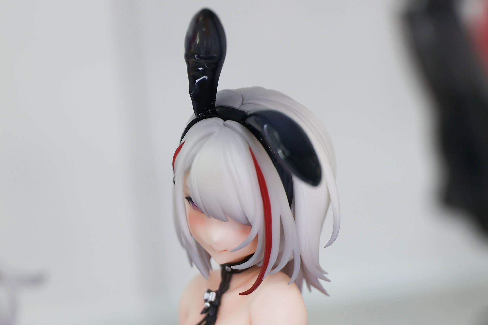 頭には大きめのうさ耳を付けている