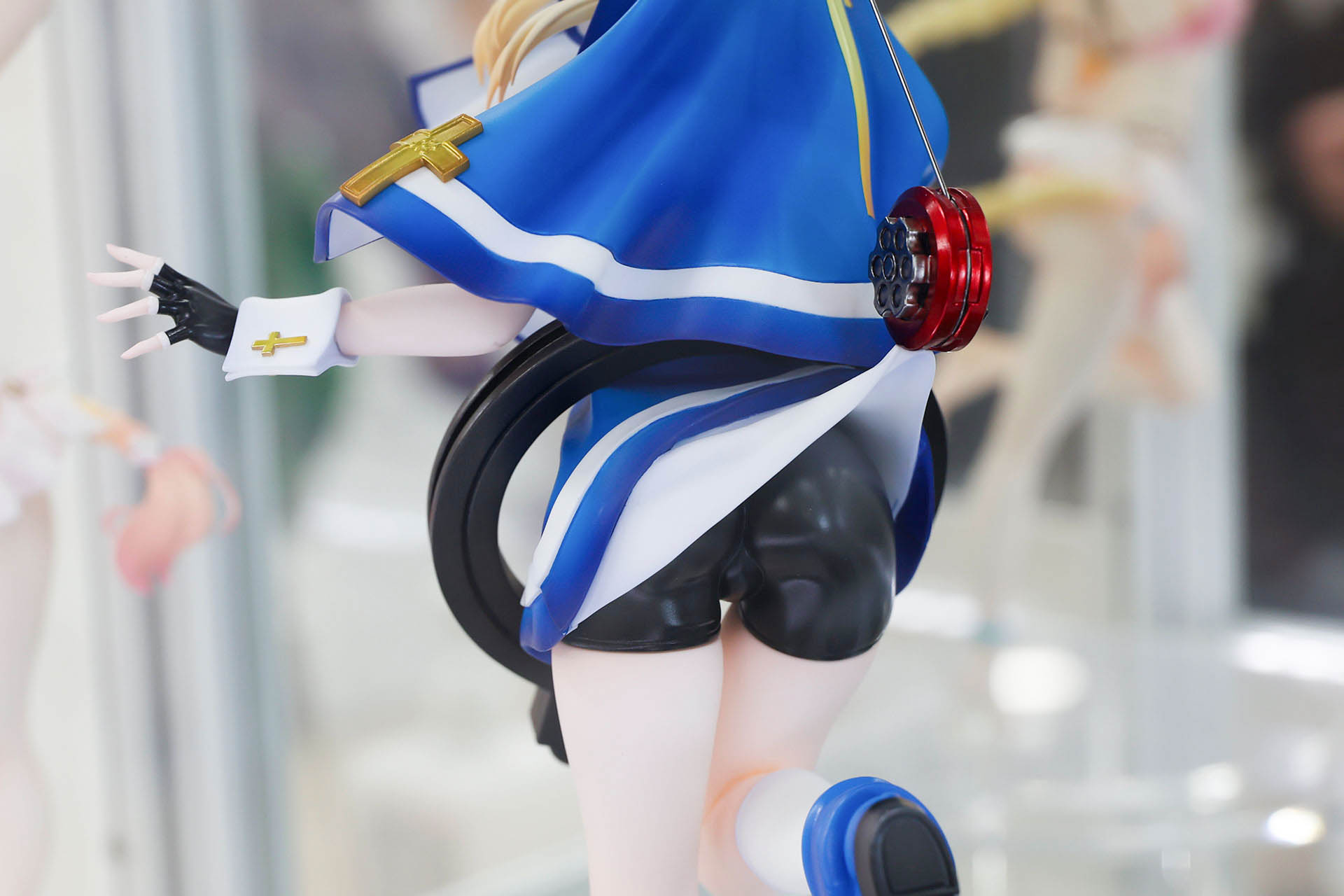 下半身はショートパンツ姿だ