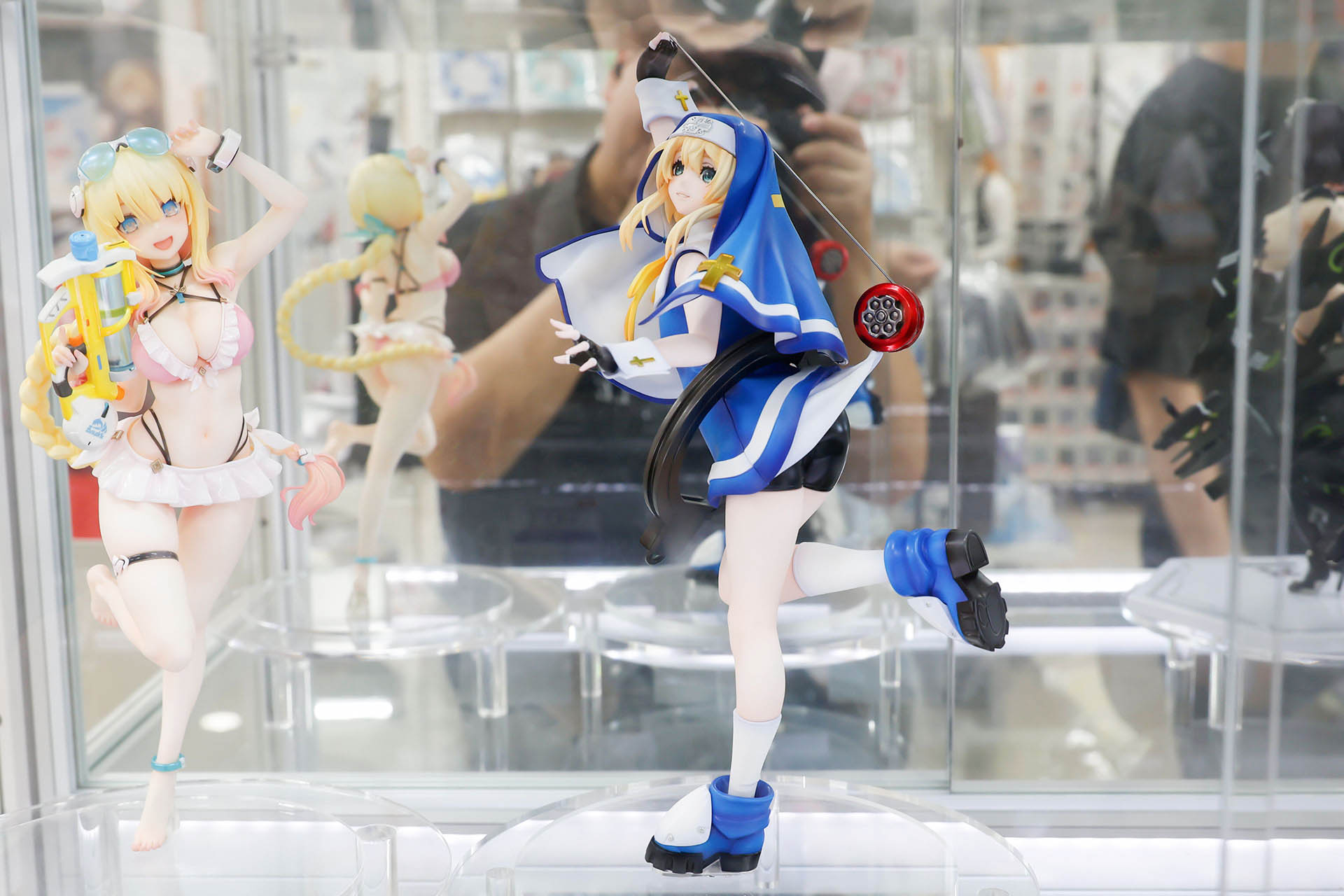 フィギュアの素材はPVCで、全高は約275mmだ