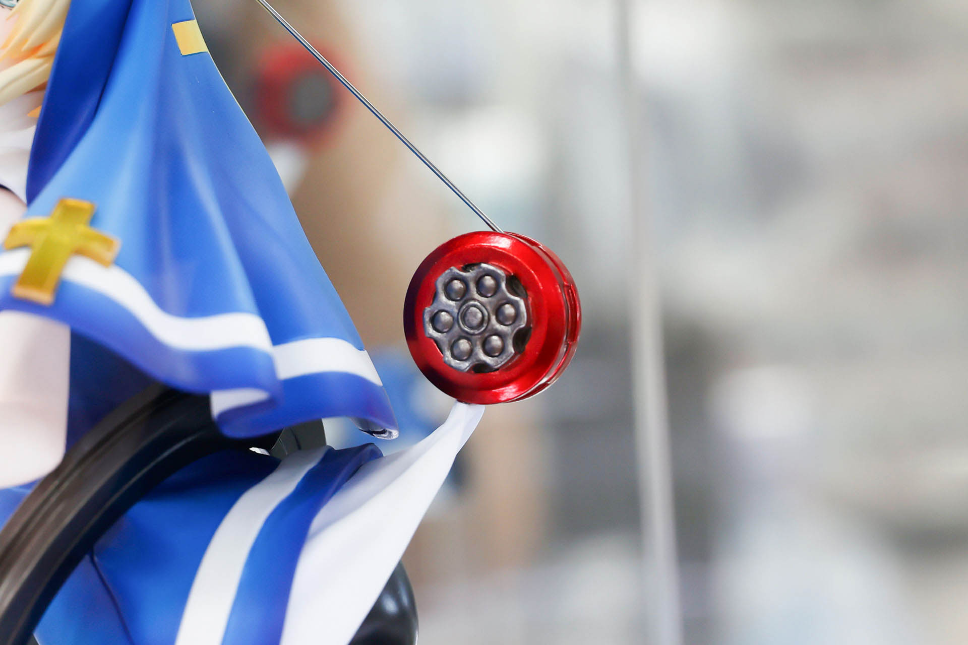 服の一部はヨーヨーに引っかかってしまっている