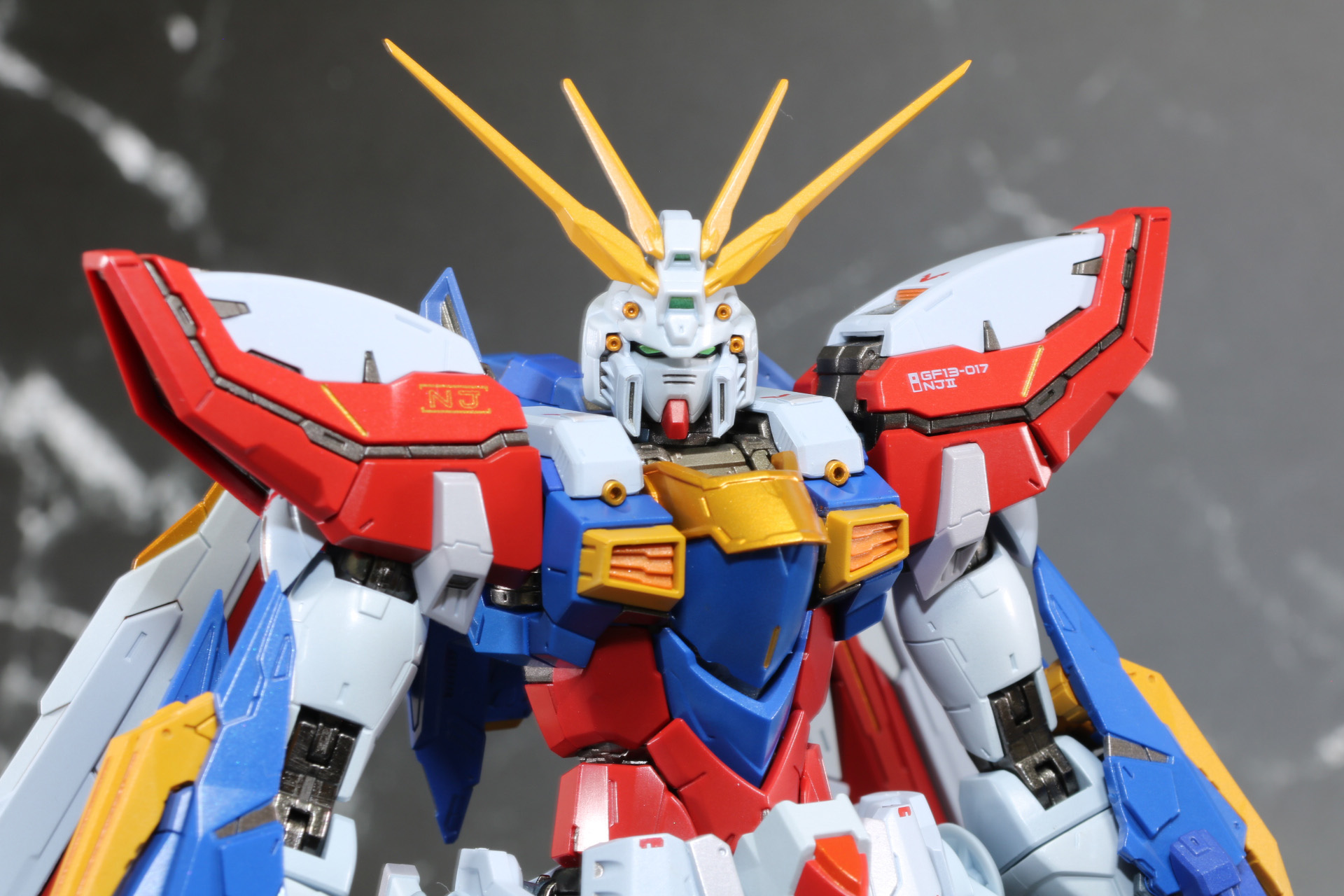 肩アーマーのライン塗装の違い