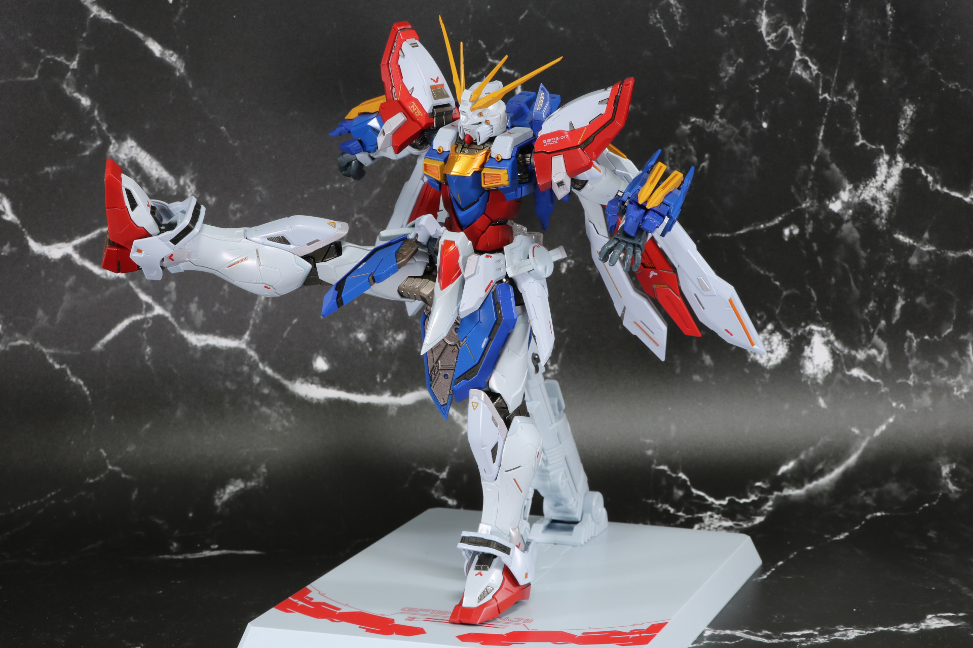 脚部を大きく上げることも可能