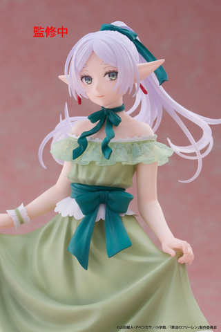葬送のフリーレン」よりオリジナルのドレスを着たフリーレンが