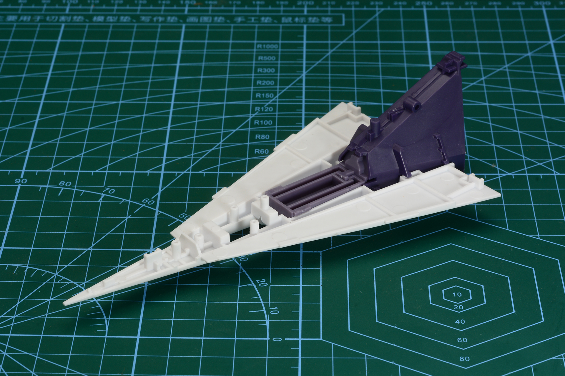 各パーツは比較的大きく、組み立てもシンプルだ