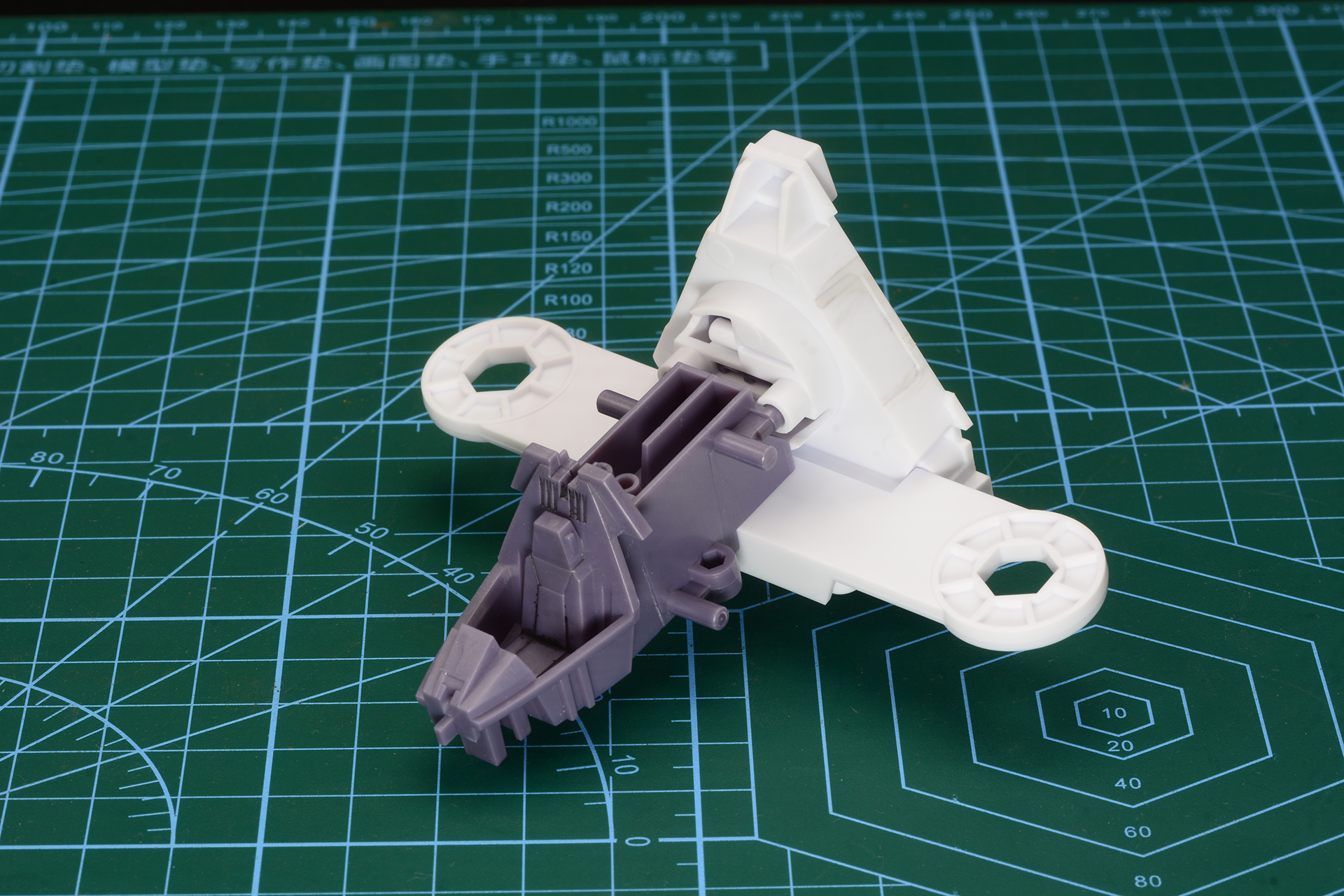 左右にローターを持つVTOL(垂直離着陸)機のガッチャ3号