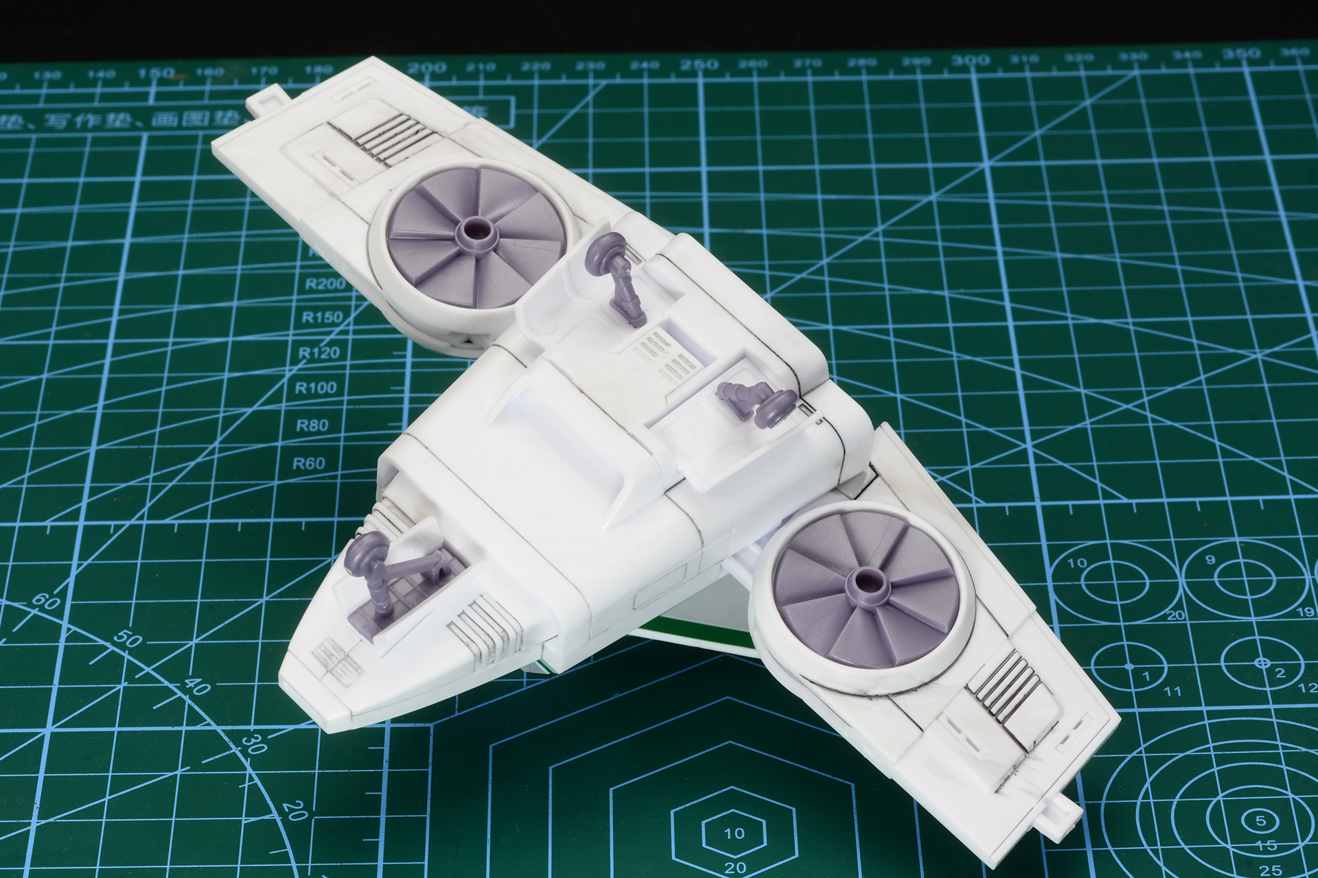 ガッチャ1号と同様、ランディングギアを持つ