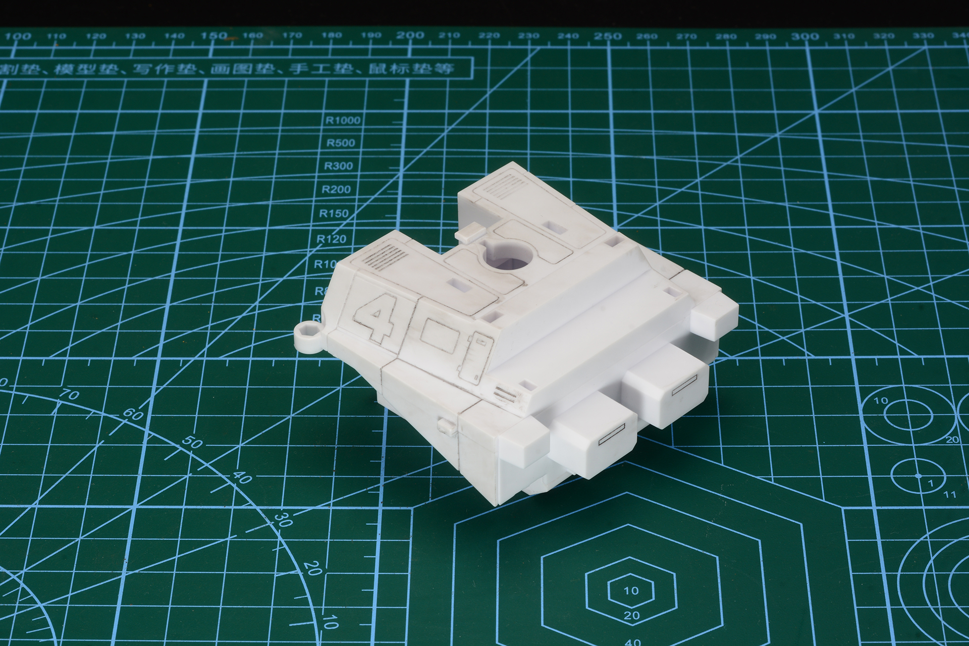 最年少で身軽な燕の甚平が乗るにしては、無骨なデザインのガッチャ4号