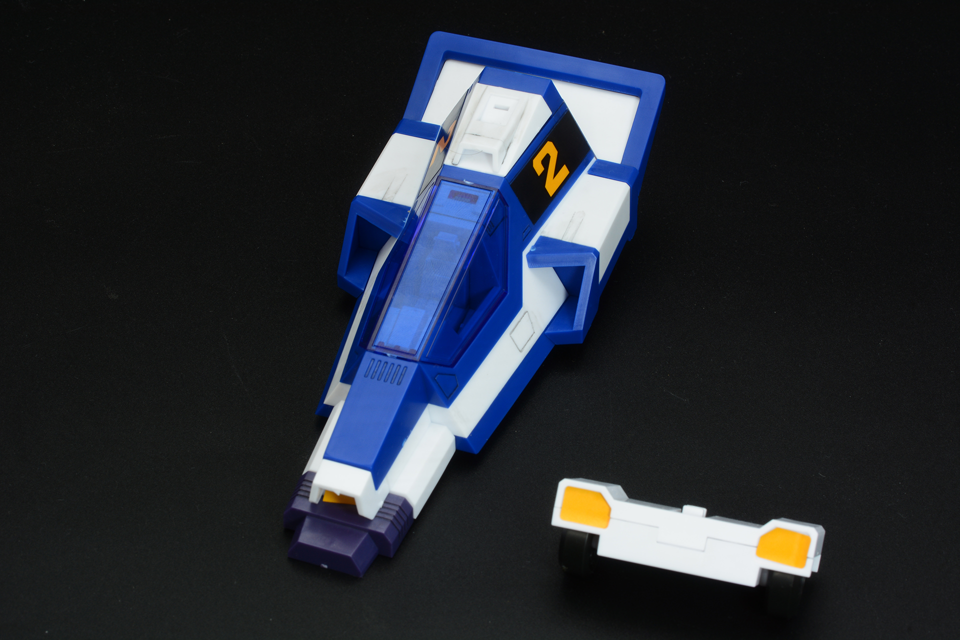 ガッチャ2号は前輪パーツを外し、合体用パーツに差し替え