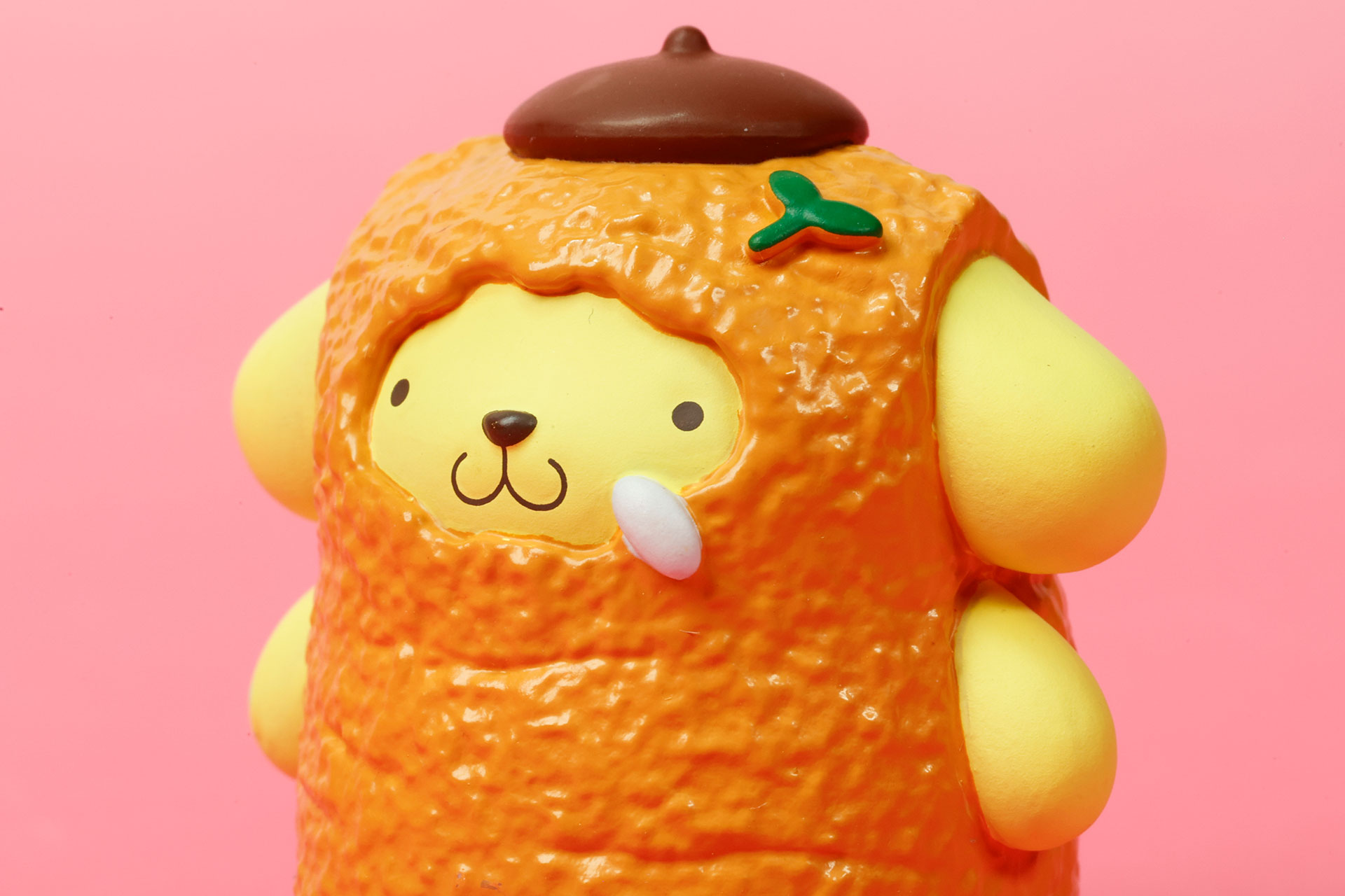 顔に米粒が付けられている