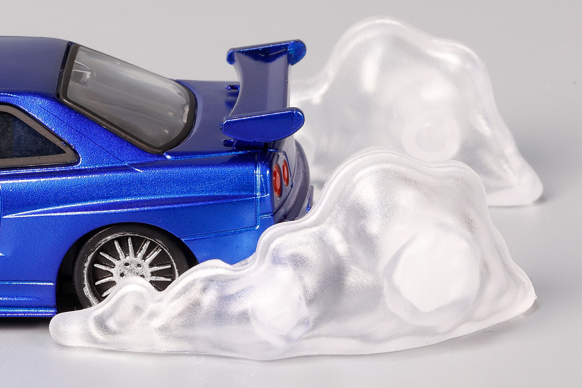 スモークパーツ部分はクリアパーツで作られている