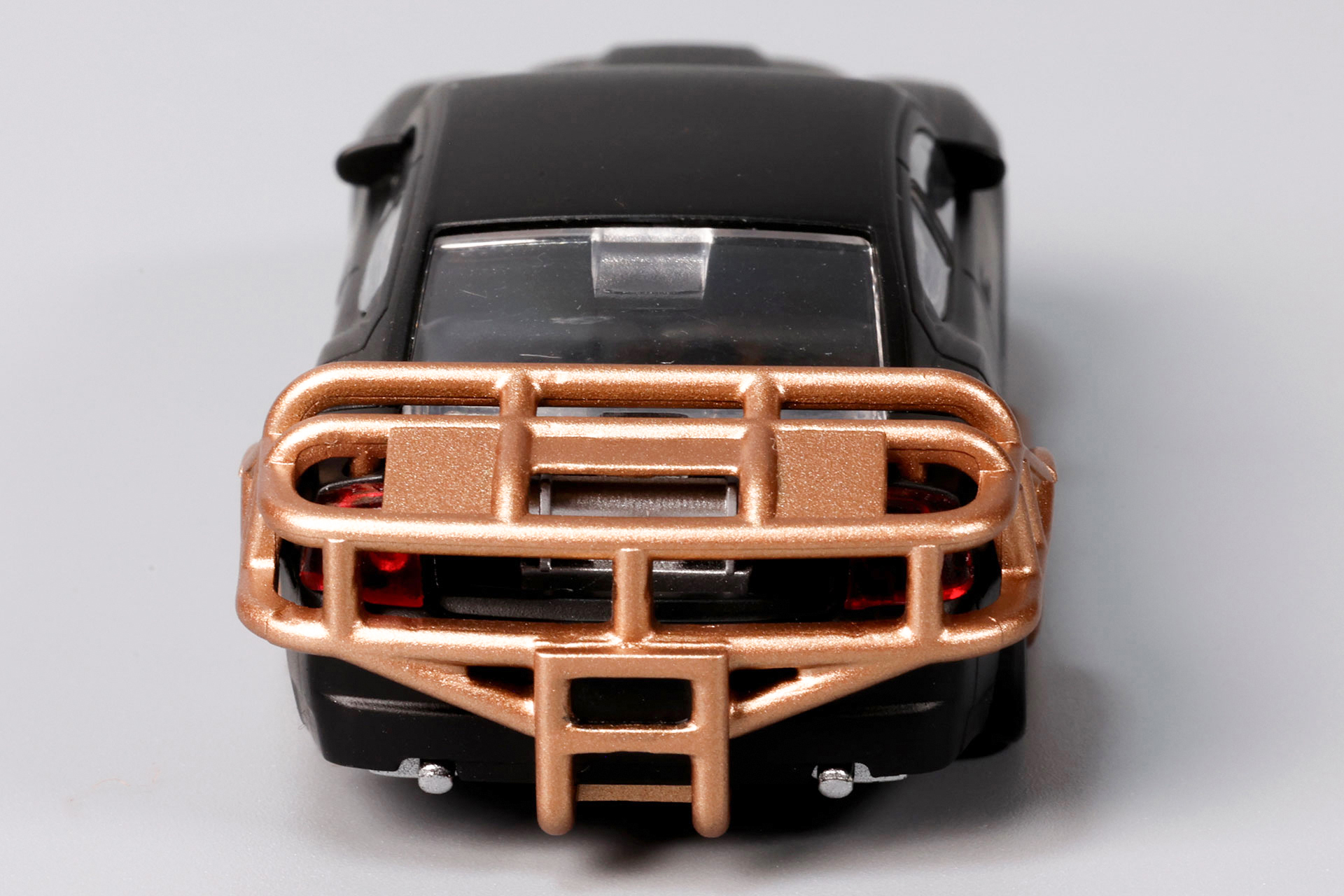 後部に取り付けられたフレームも再現