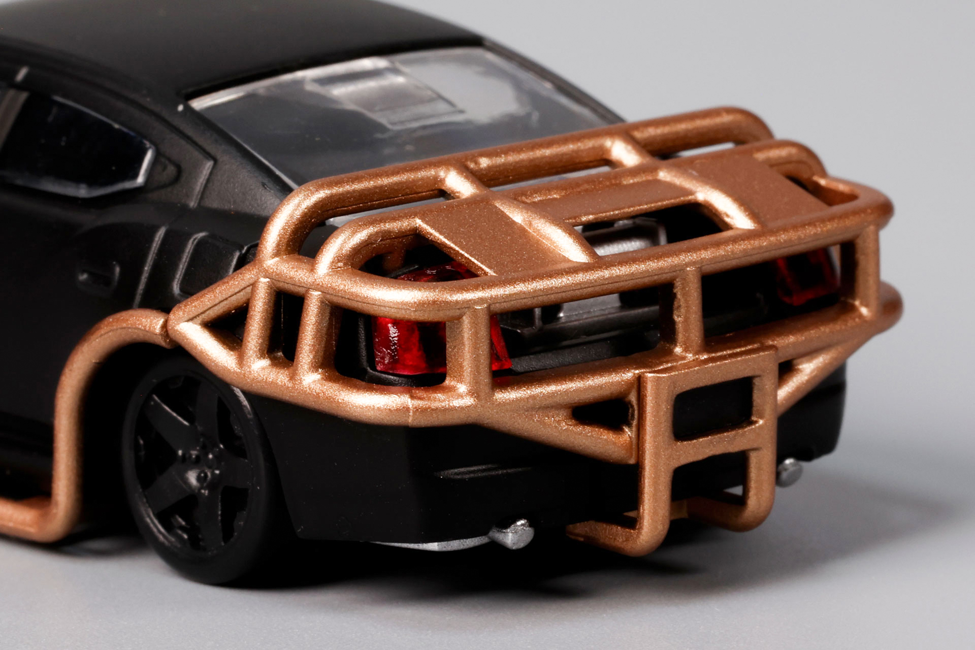 フレーム部分もなかなか複雑な形状をしている