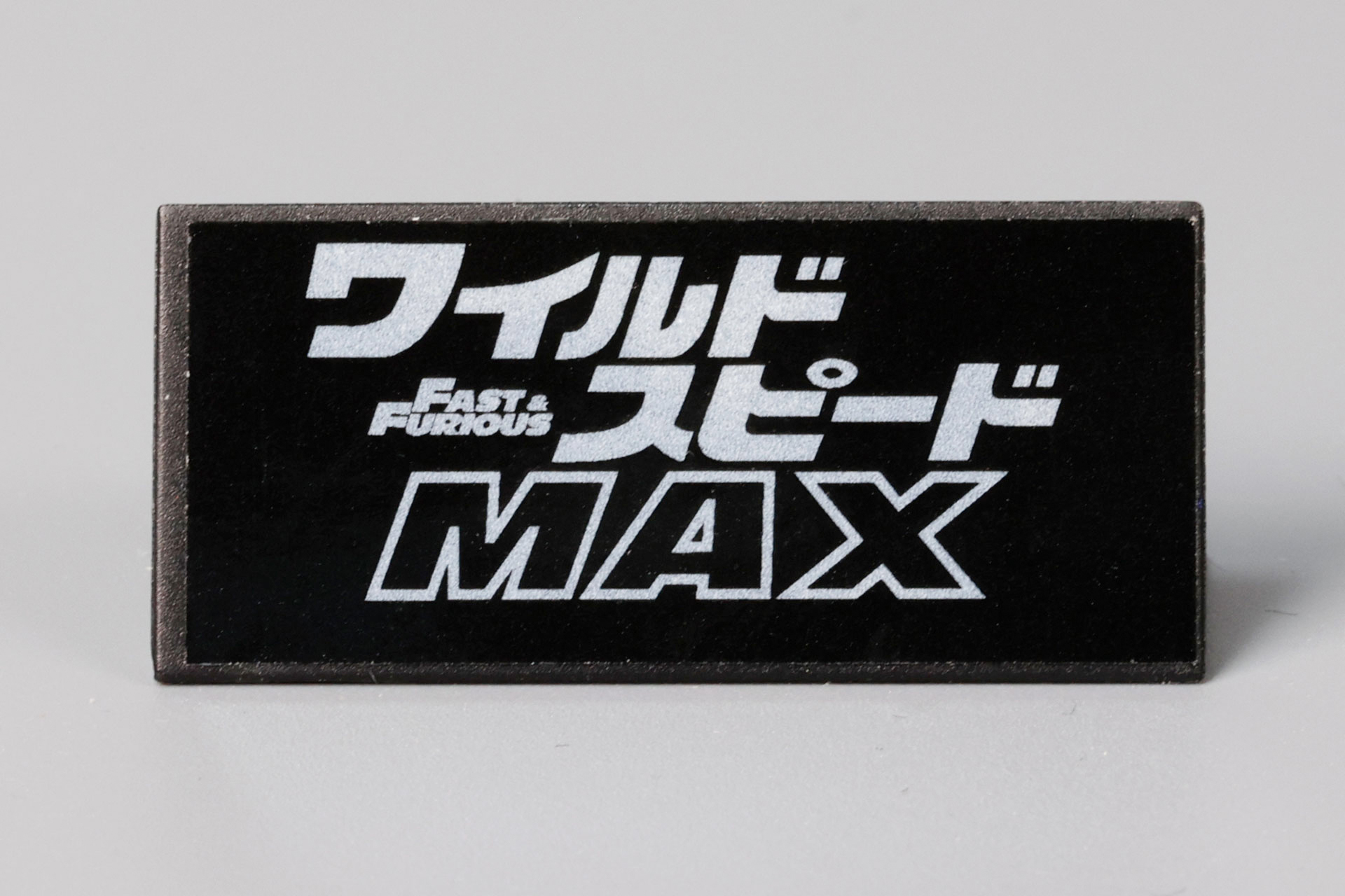 こちらは付属のロゴパーツ