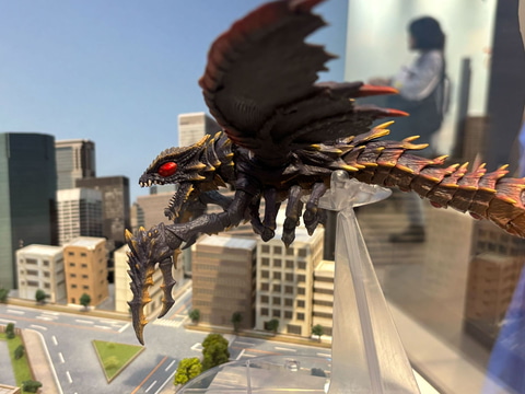 1954年映画版の「ゴジラ」が特別仕様で「S.H.MonsterArts」に再