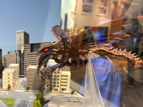1954年映画版の「ゴジラ」が特別仕様で「S.H.MonsterArts」に再
