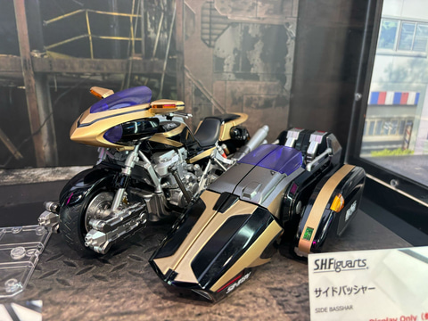 仮面ライダー555」より「仮面ライダーカイザ」が「S.H.Figuarts