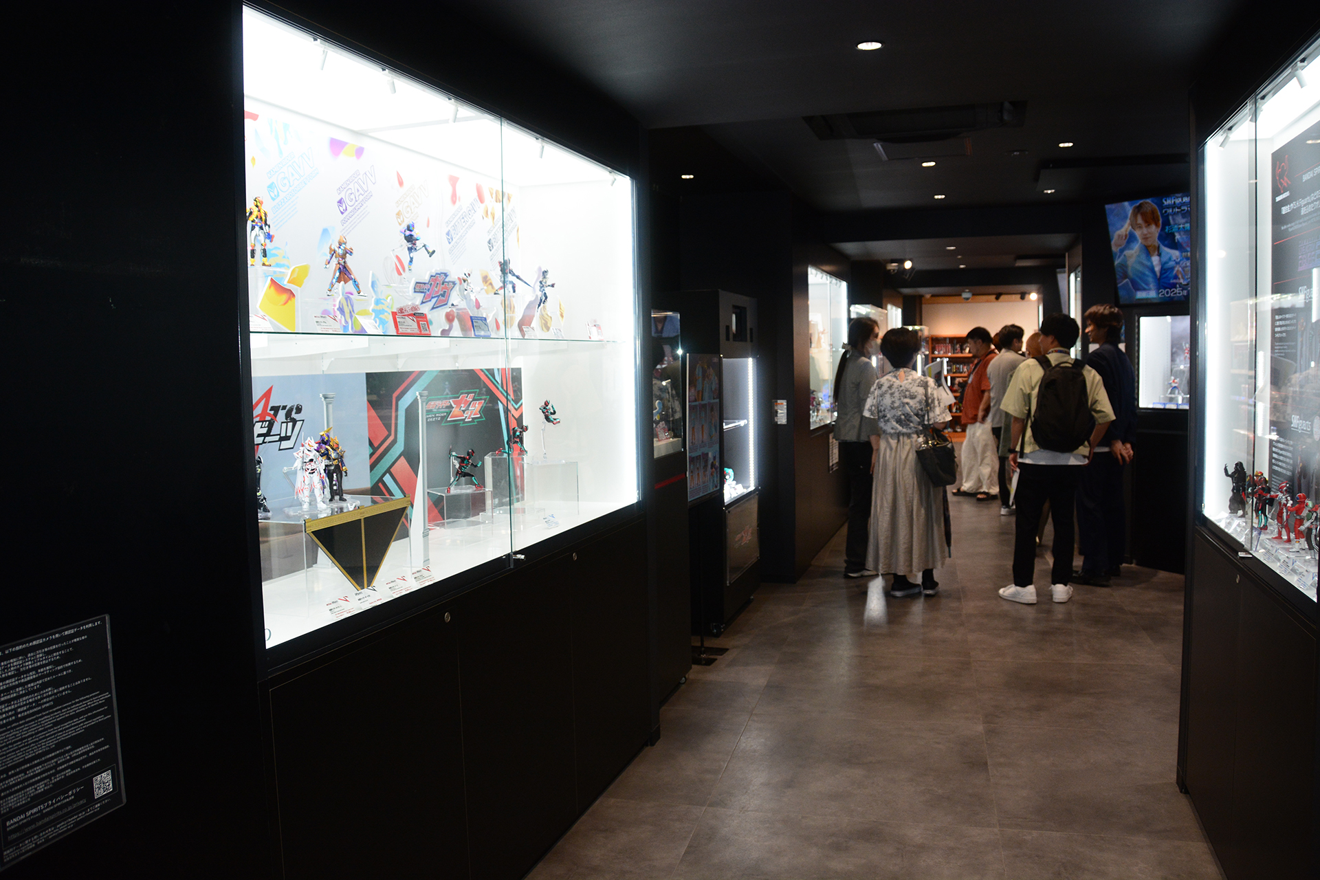 会場では様々なキャラクターフィギュアが凝ったディスプレイで展示されている