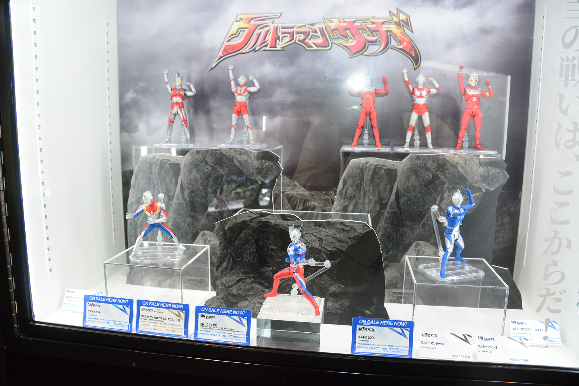 新旧ウルトラマンが集合