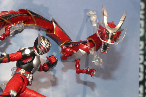 SH Figuarts 仮面ライダー龍騎&ドラグレッダー S.H.Figuarts 仮面ライダー龍騎&ドラグレッダーセット | 魂ウェブ
