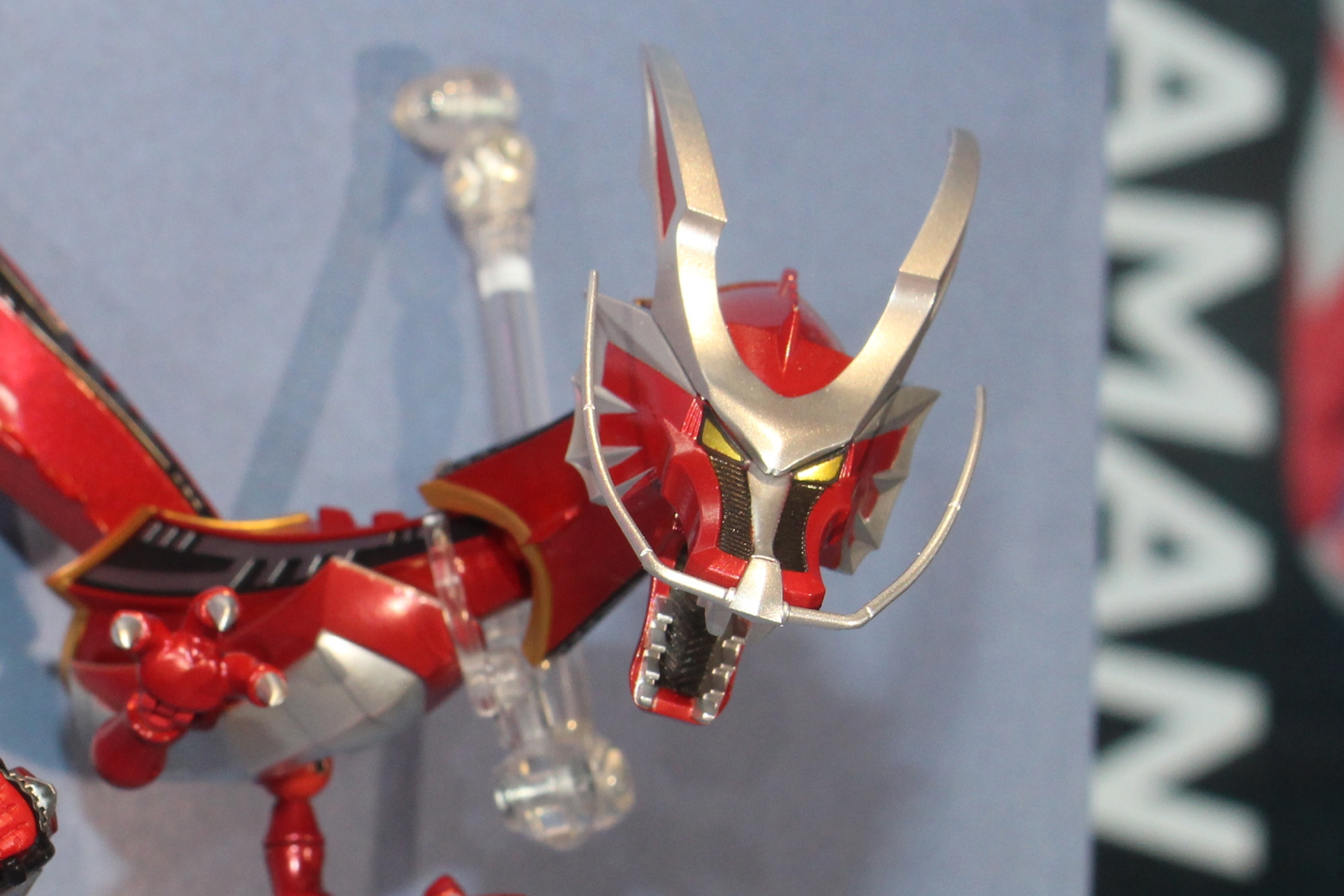 「S.H.Figuarts ドラグレッダー」。参考出品。発売日、価格は未定。「S.H.Figuarts（真骨彫製法） 仮面ライダー龍騎」は別売り