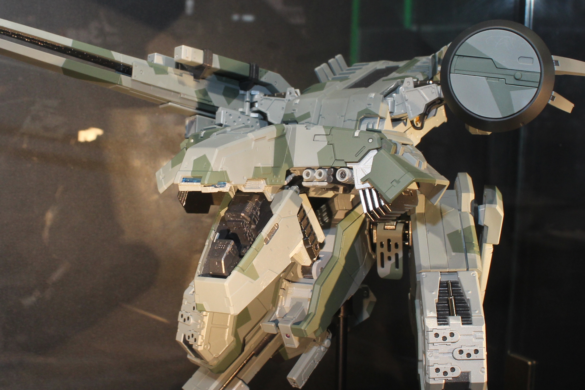 二足歩行戦車メタルギアREXをアクションフィギュア化