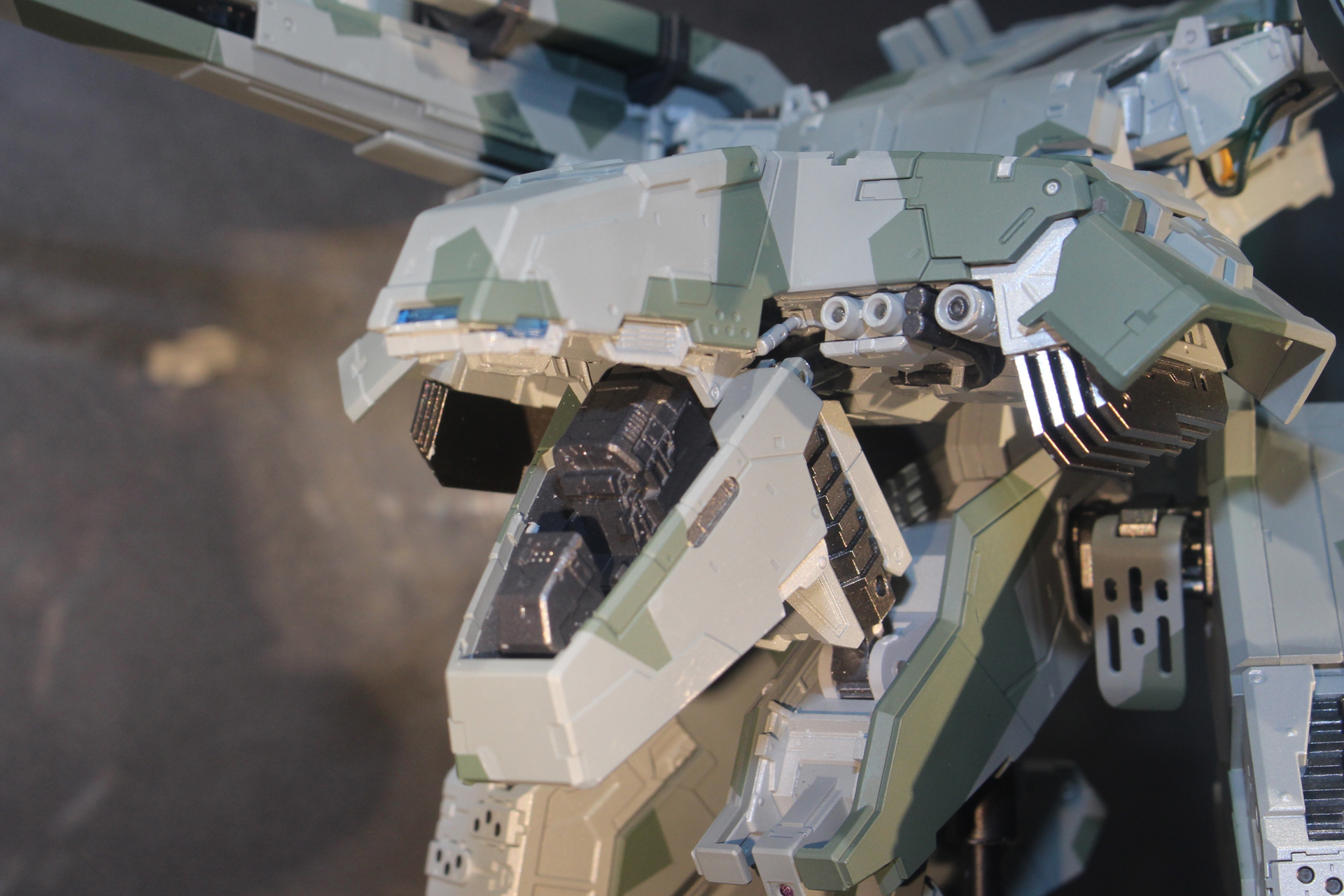 ライトやコクピットにはLEDが使用され、発光する