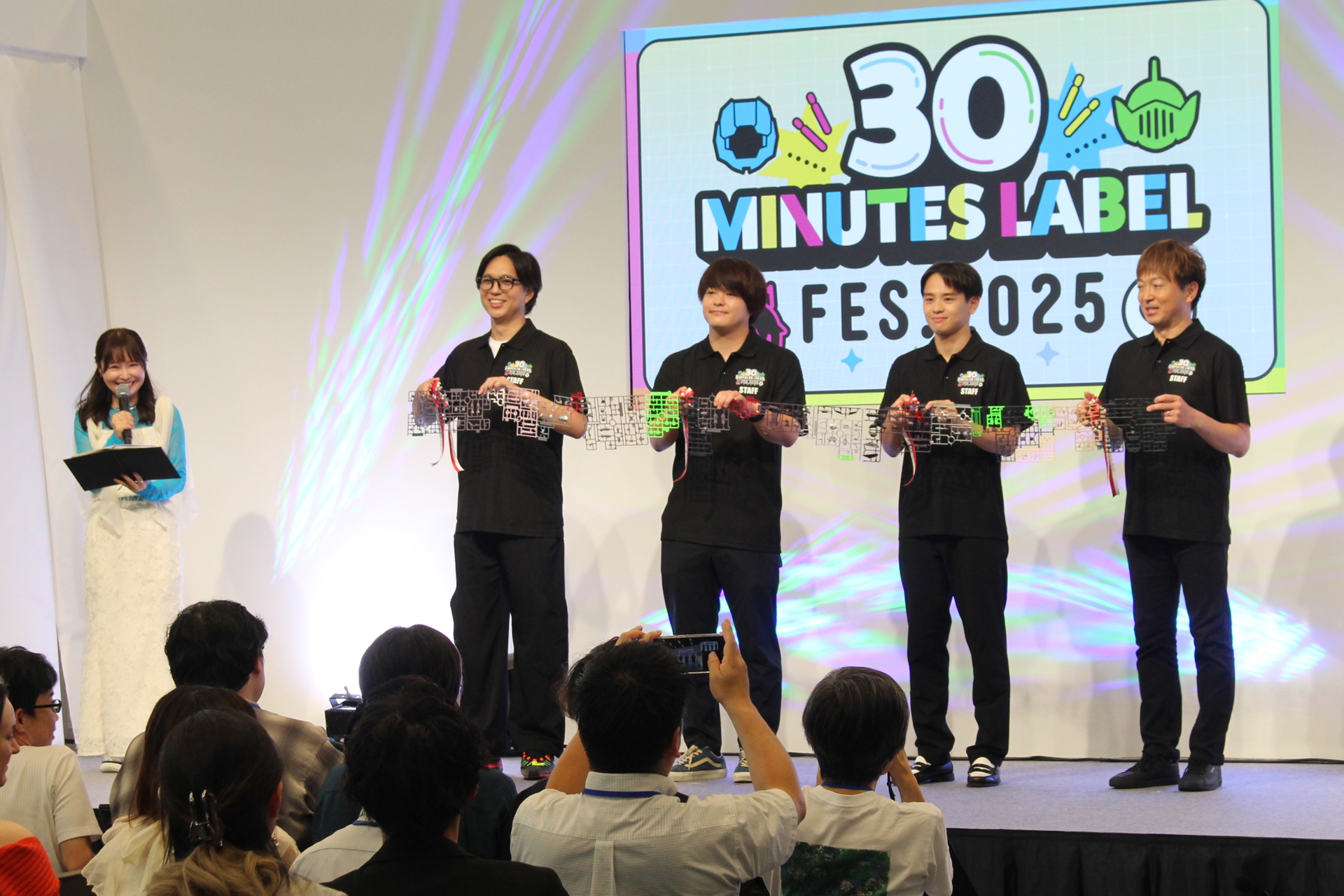 プロデューサー陣によるランナーカットでイベントがスタート