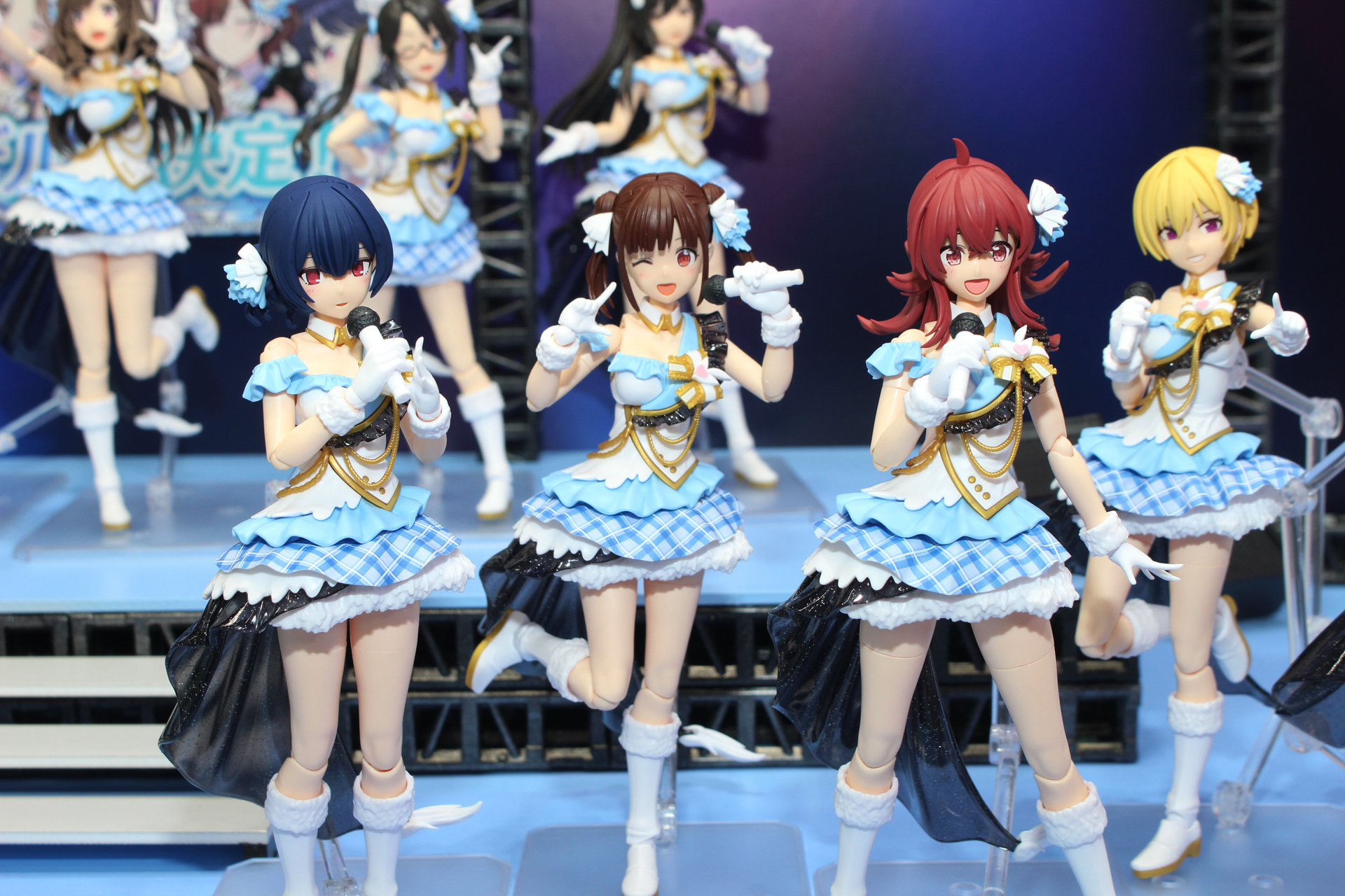 「30MS×シャニマス」シリーズはステージ風の展示スペースを設置。画像は「30MS オプションヘアスタイル&フェイスパーツセット(園田智代子/杜野凛世)」の試作品