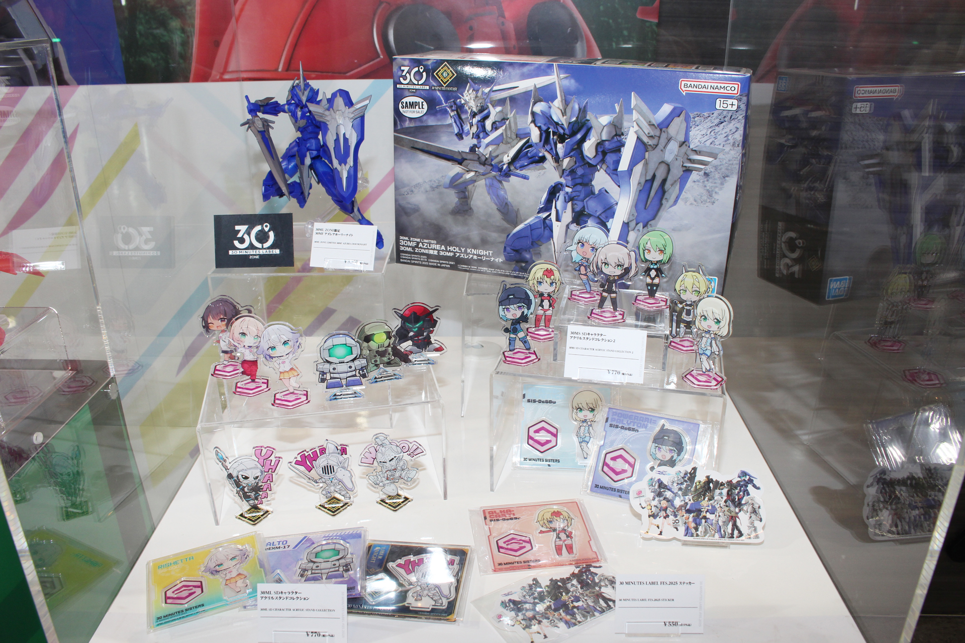 開場の地下1階では30MLグッズや、公式ショップ「30ML ZONE」の限定アイテムが販売中だ