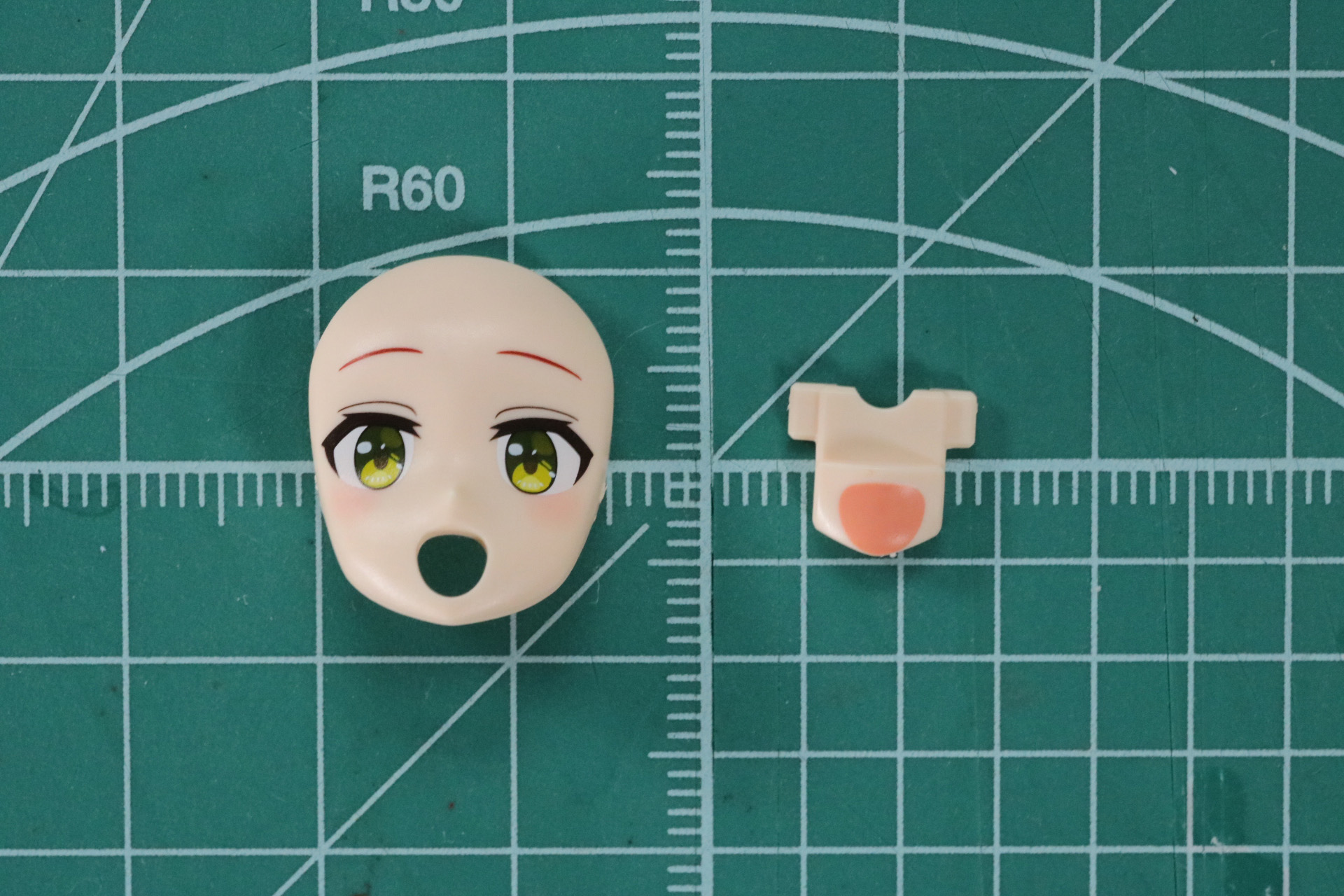 「笑顔」フェイスパーツの組み立て
