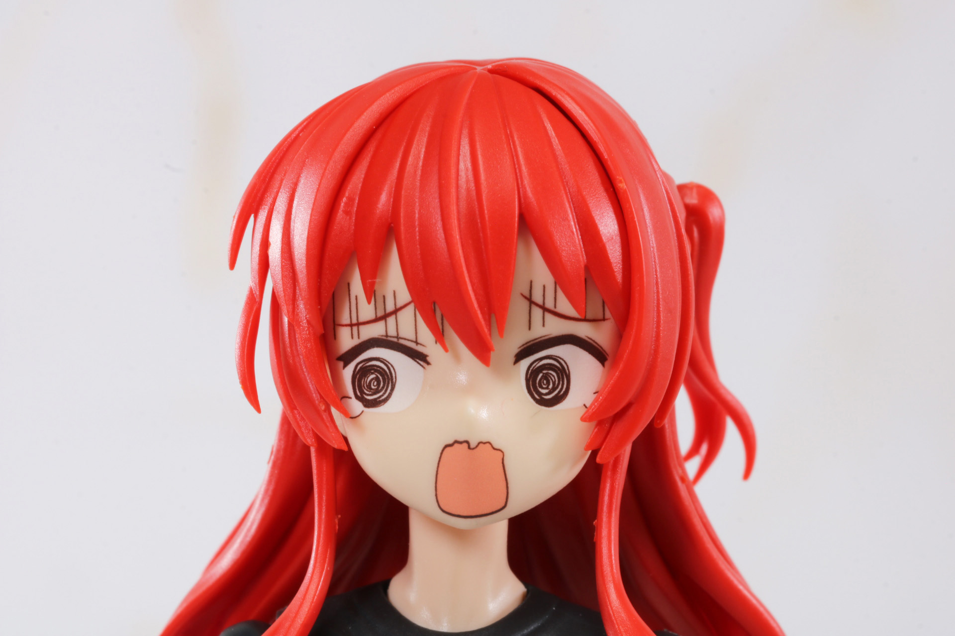 水転写デカールから大きく口を開けた困惑フェイスパーツ。目を回してコミカルな雰囲気が再現されている