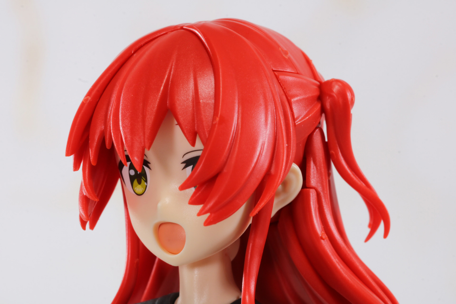 前傾姿勢時の前髪パーツ。前かがみになった際の垂れ下がるような髪が表現されている