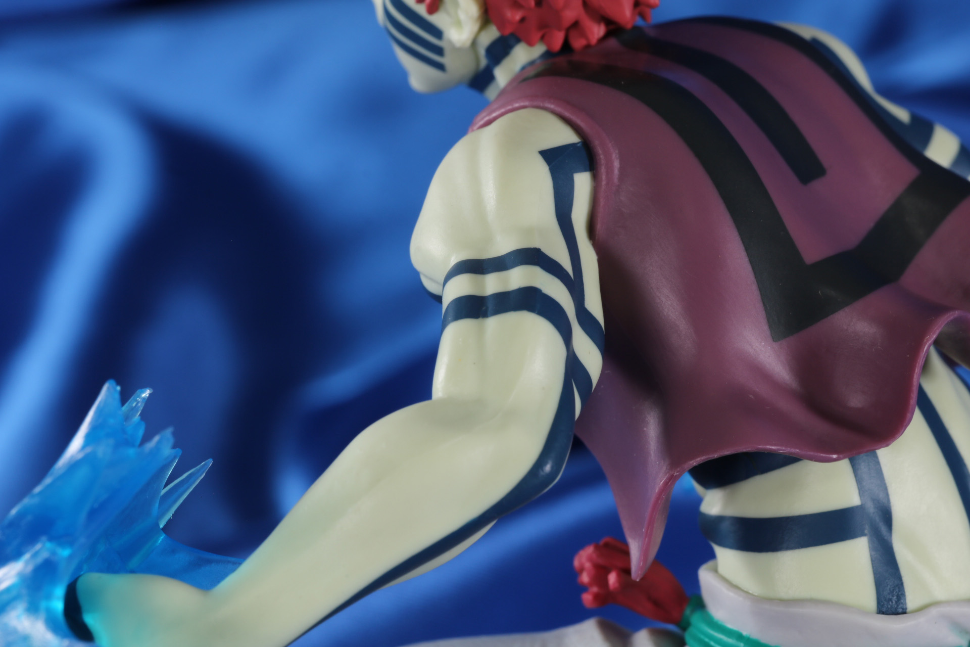 腕の筋肉の盛り上がりと立体感を感じさせるものとなっている