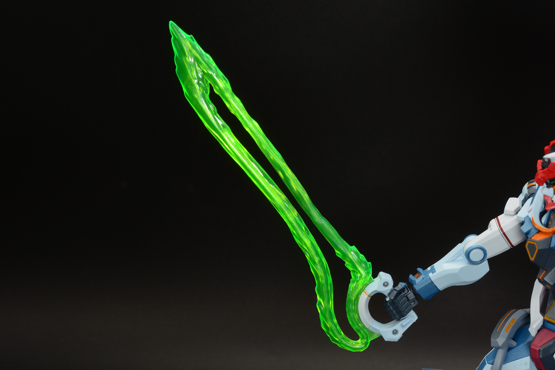 ビーム刃のエフェクトパーツは、クリアできれいだ